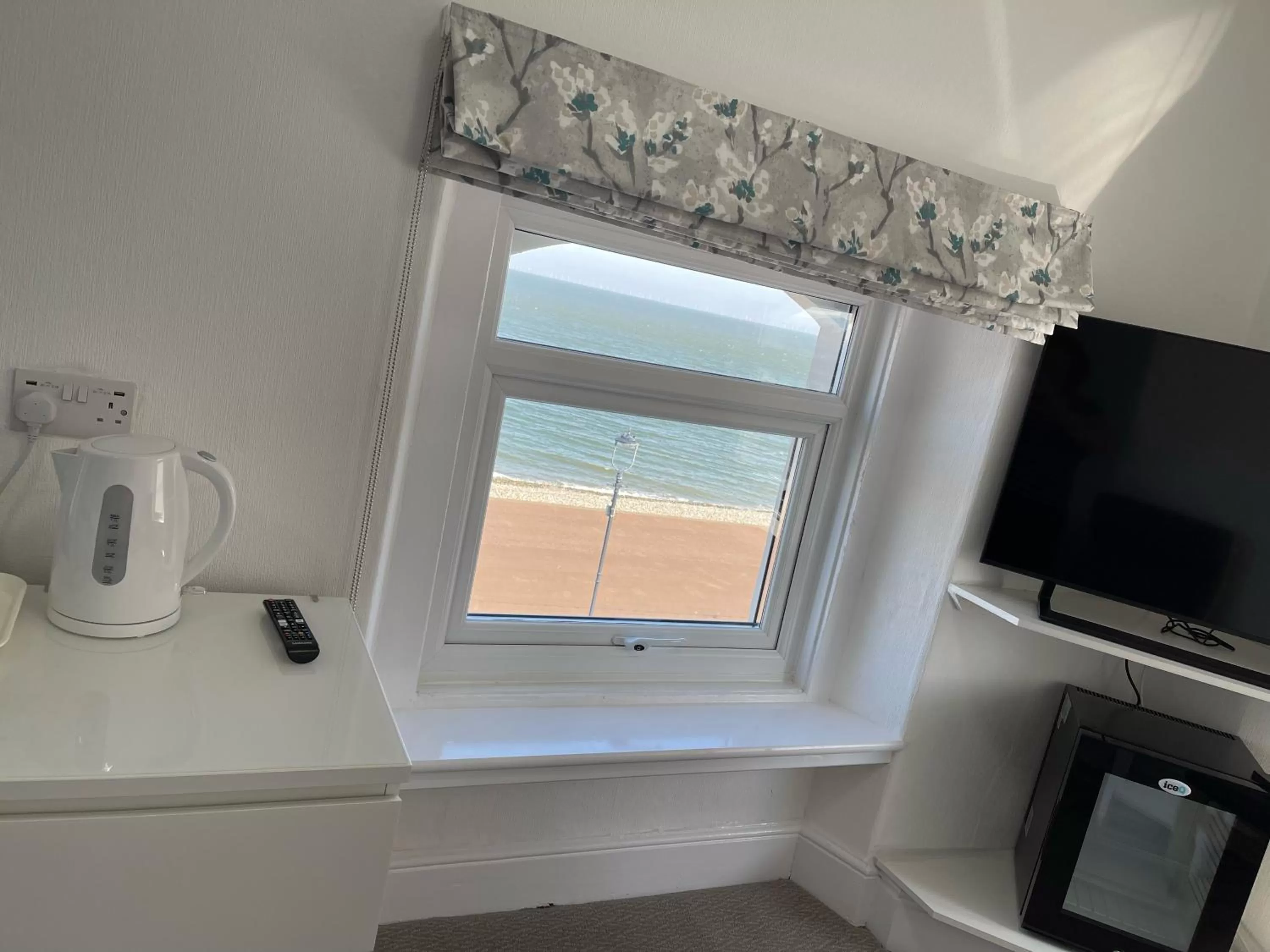 Sea view, TV/Entertainment Center in The Shelbourne