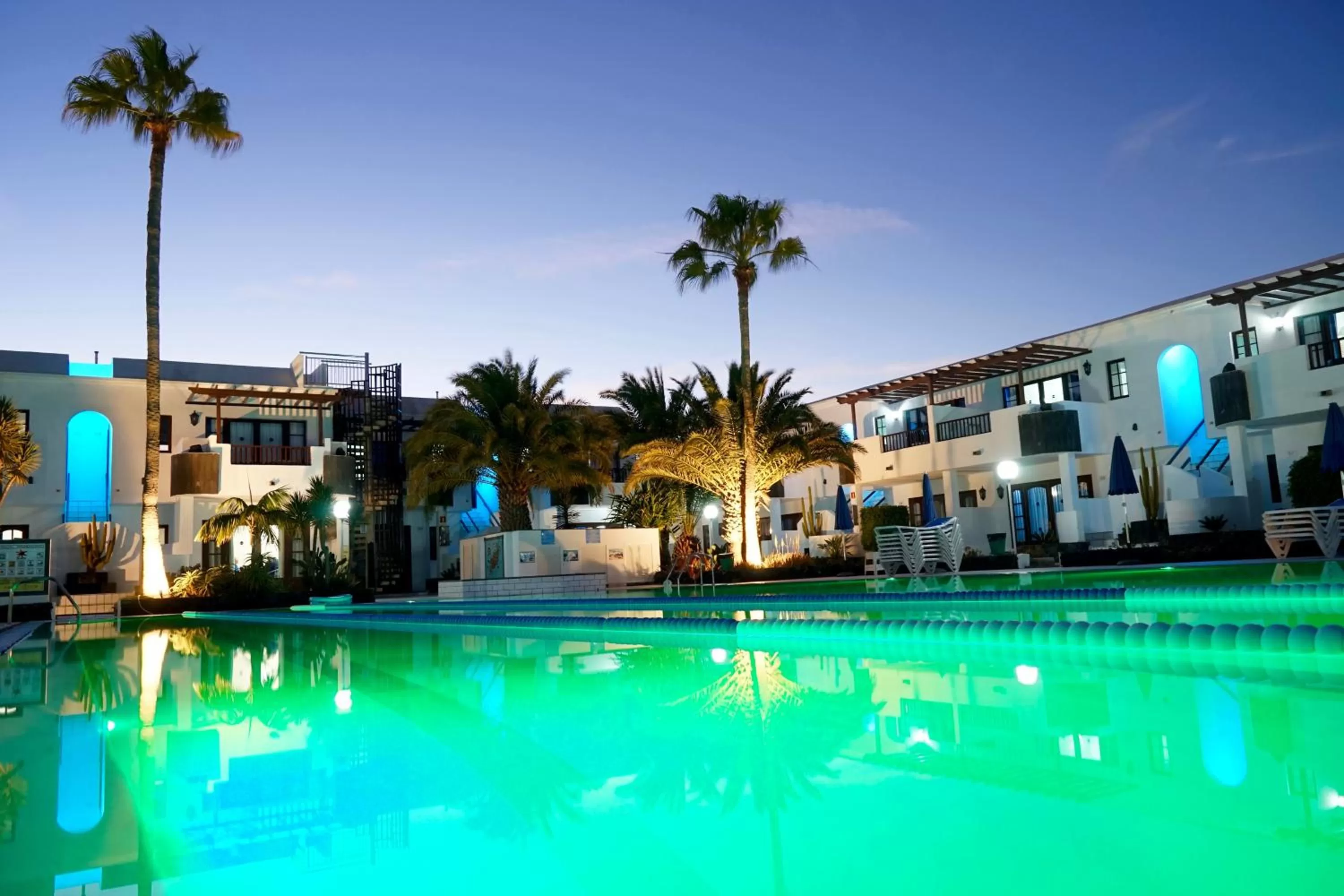 Property building in Plaza Azul