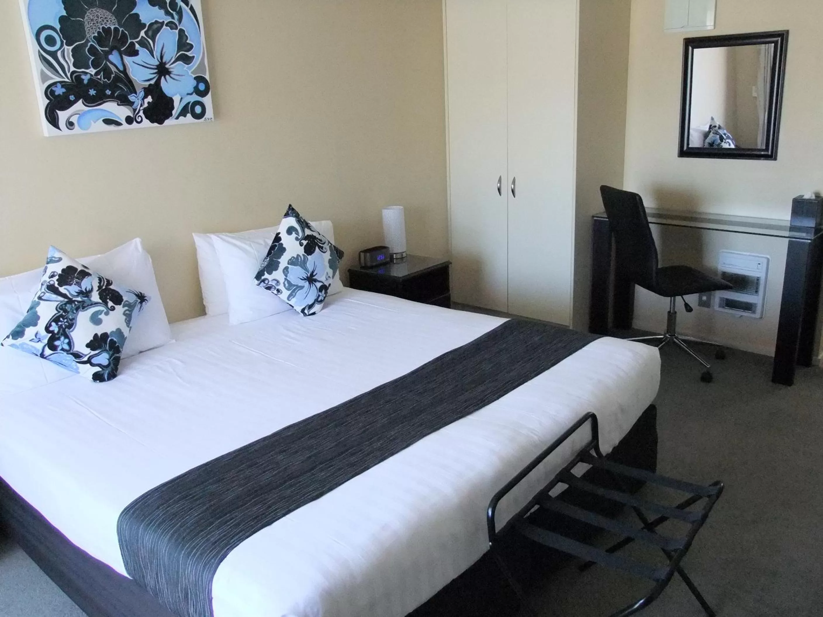 Bed in Abbella Lodge Motel