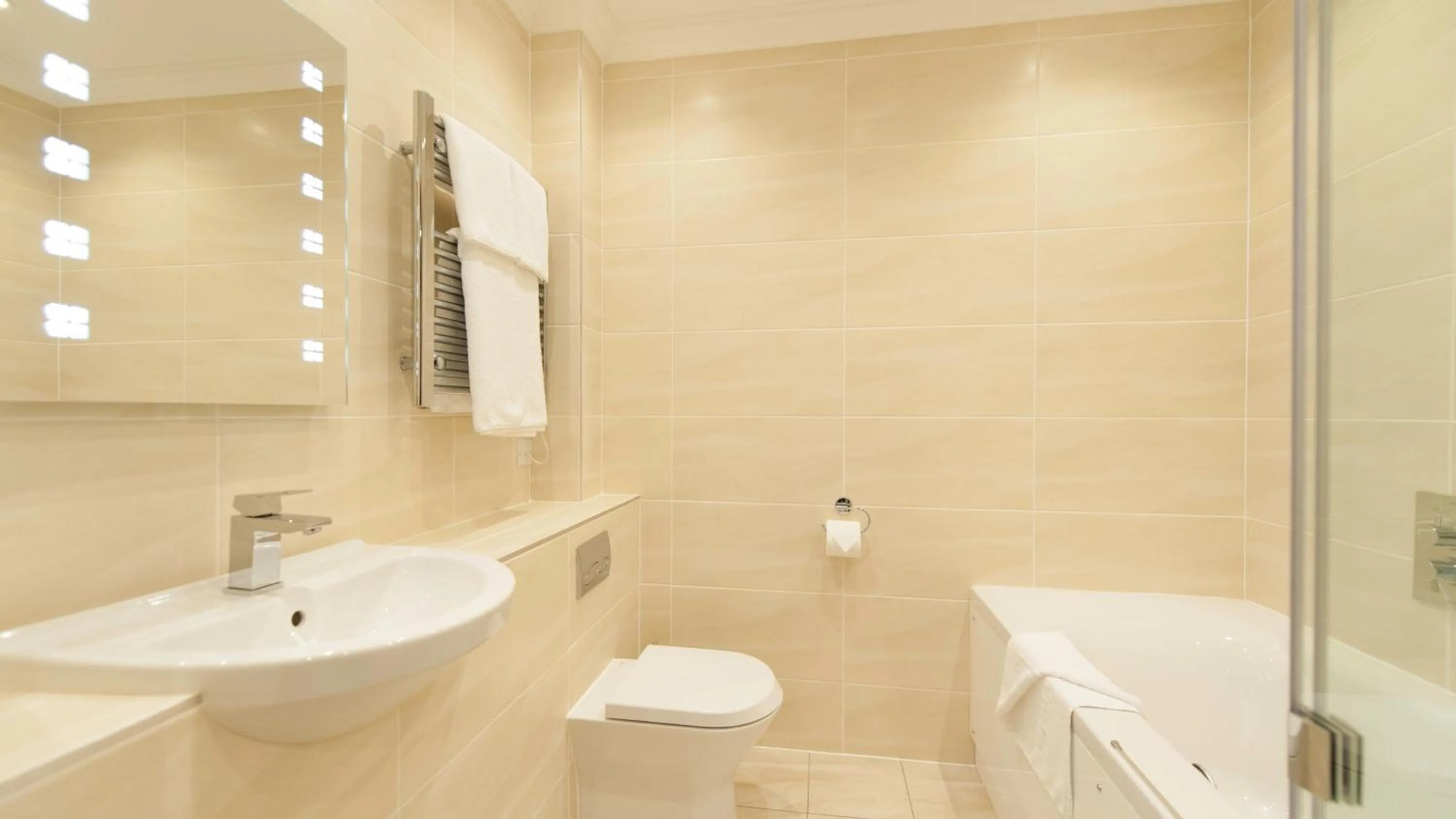 Bathroom in The Devon Hotel