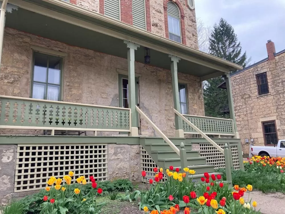 Abe's Spring Street Guest House