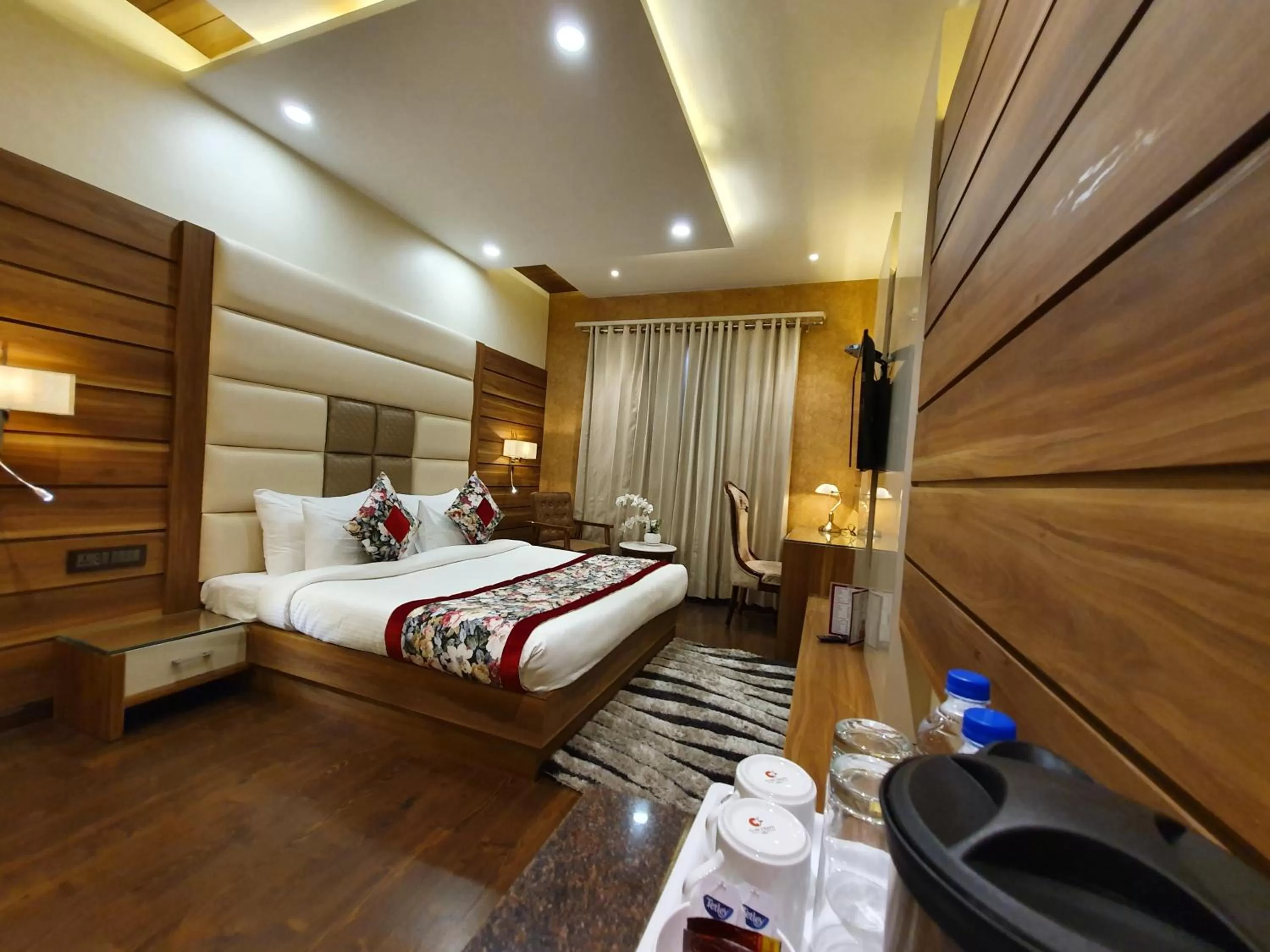 Bed in Hotel Makhan Residency