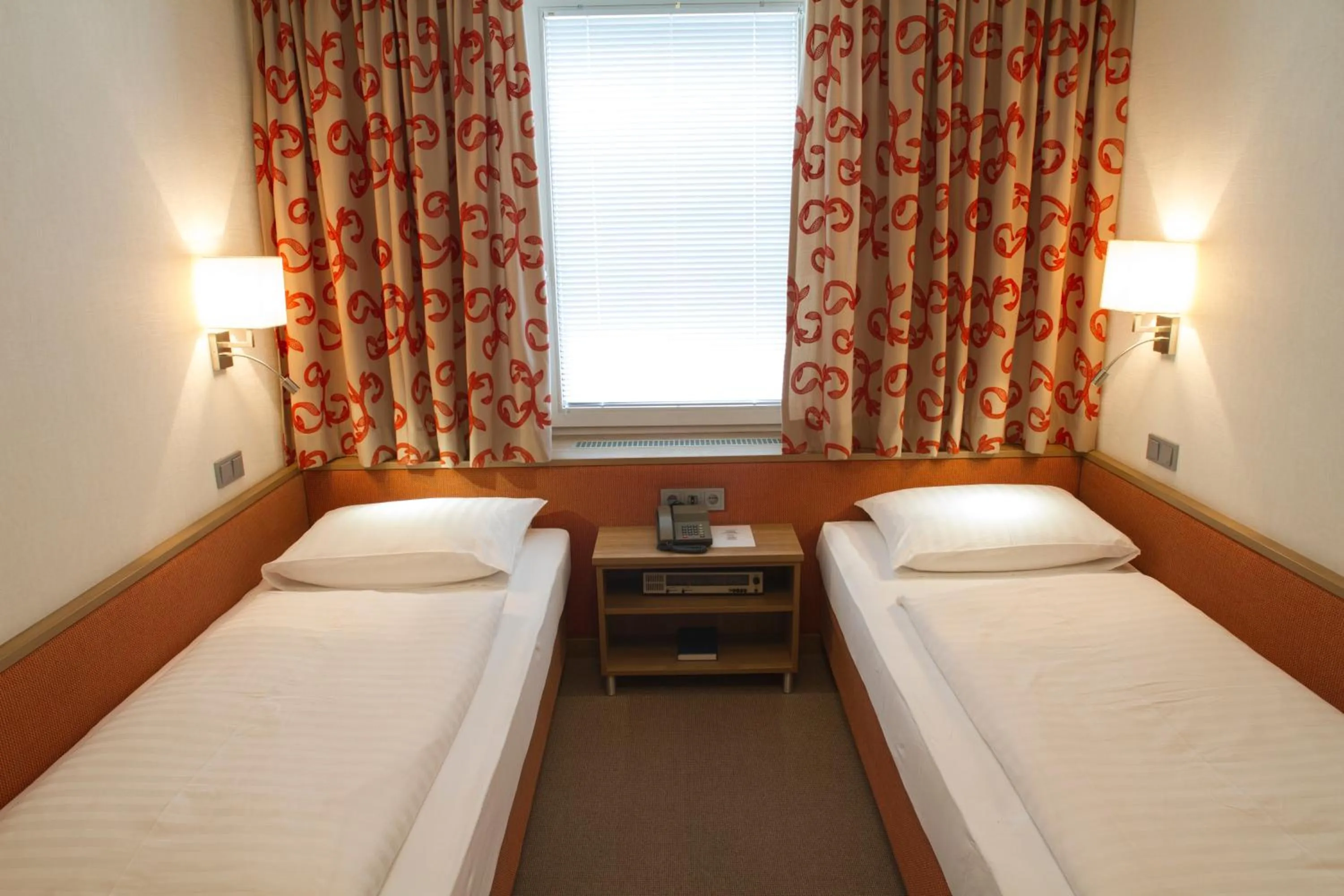 Bedroom, Bed in Hotel Hohenstauffen