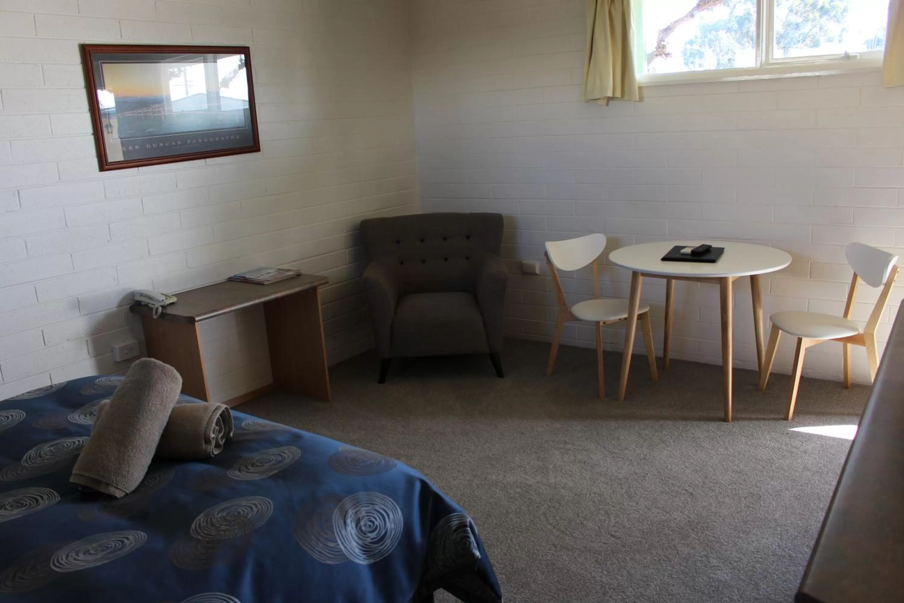 Photo of the whole room, Bed in Cobram Colonial Motor Inn