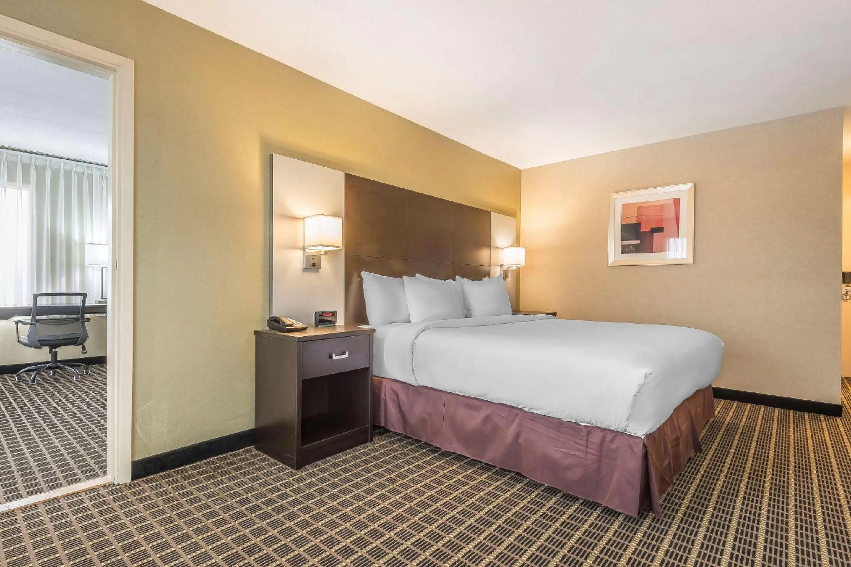 Photo of the whole room, Bed in Quality Inn & Suites Windsor - Downtown