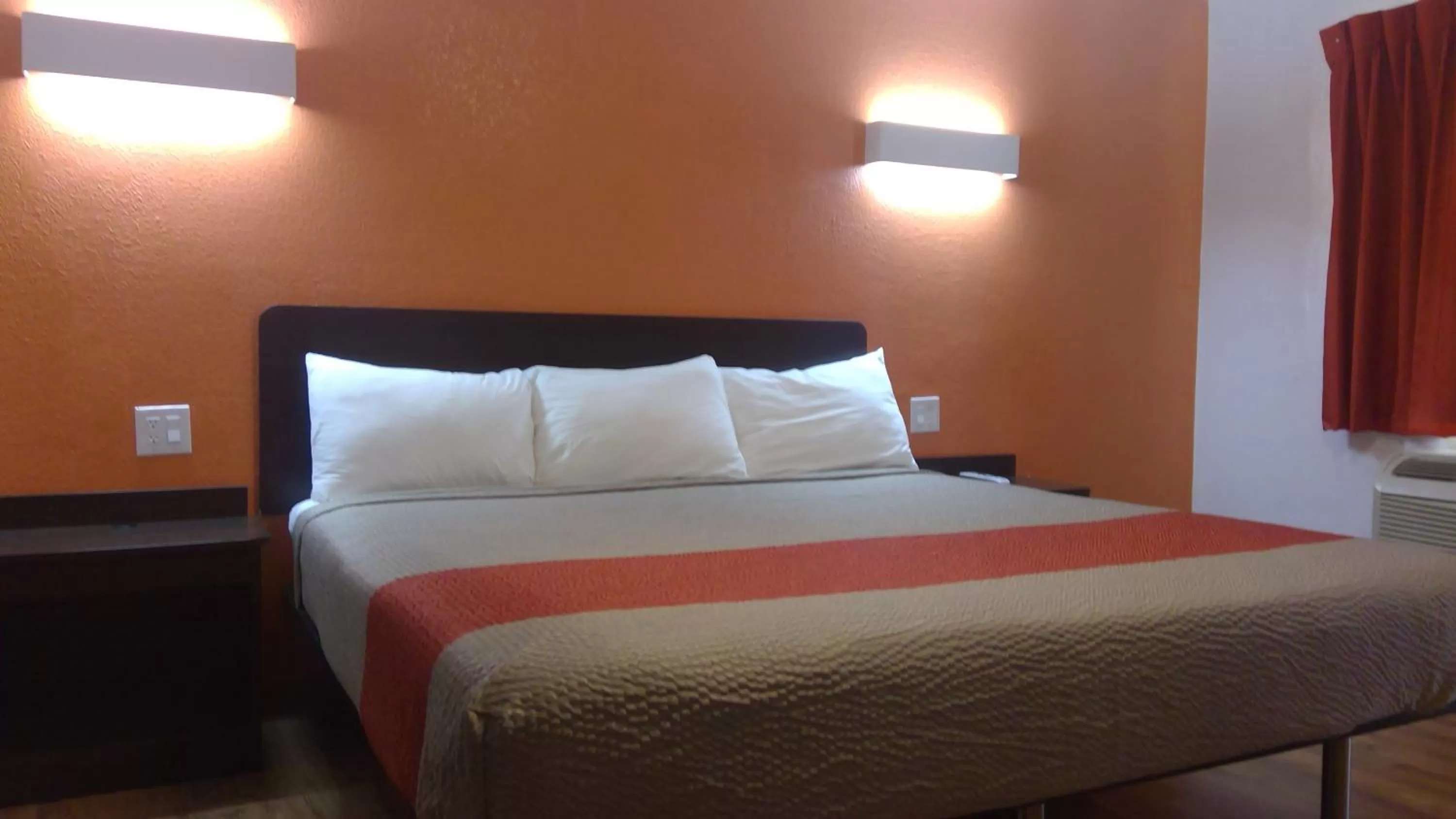 Bed in Motel 6-Clovis, NM