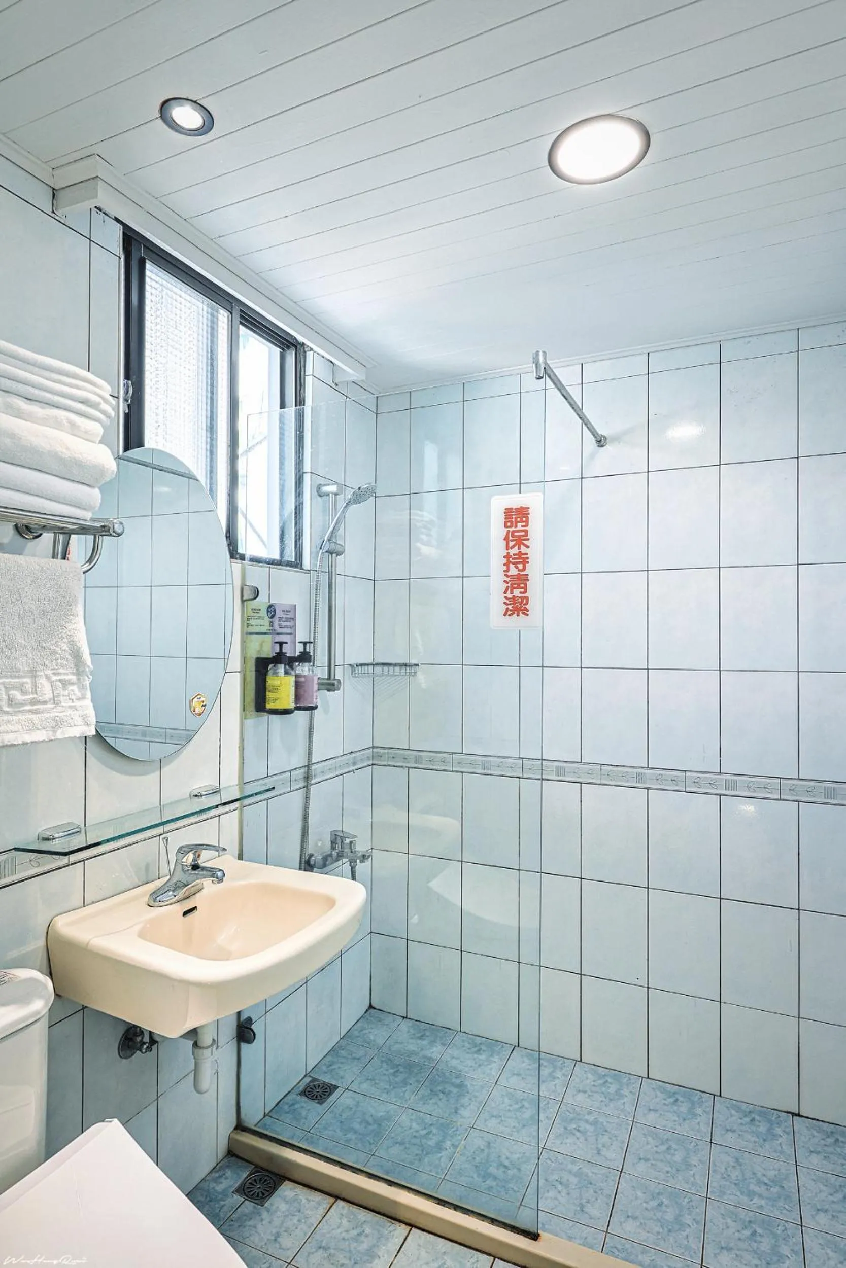 Bathroom in 亞馨文旅 近東大門夜市 有免費停車場 可自助入住