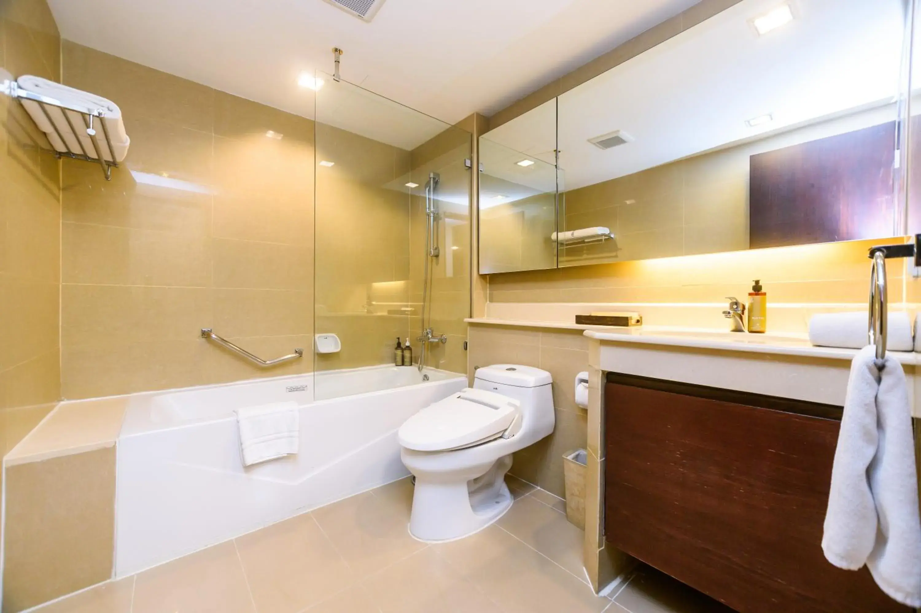 Deluxe Single Room in Lohas Residences Sukhumvit 2 Deluxe Single Room in Lohas Residences Sukhumvit 2