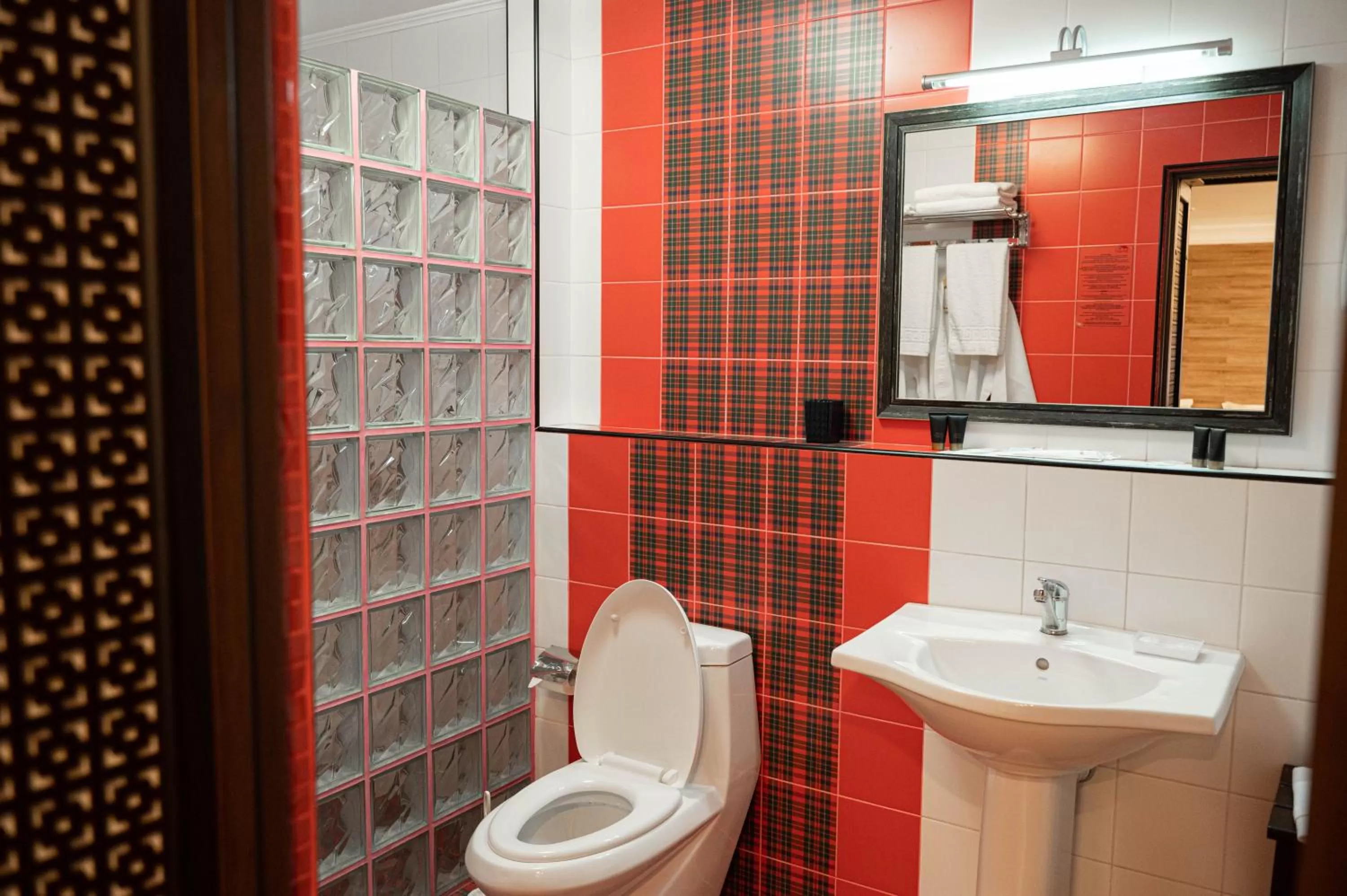 Toilet in UYUTNYY DOM