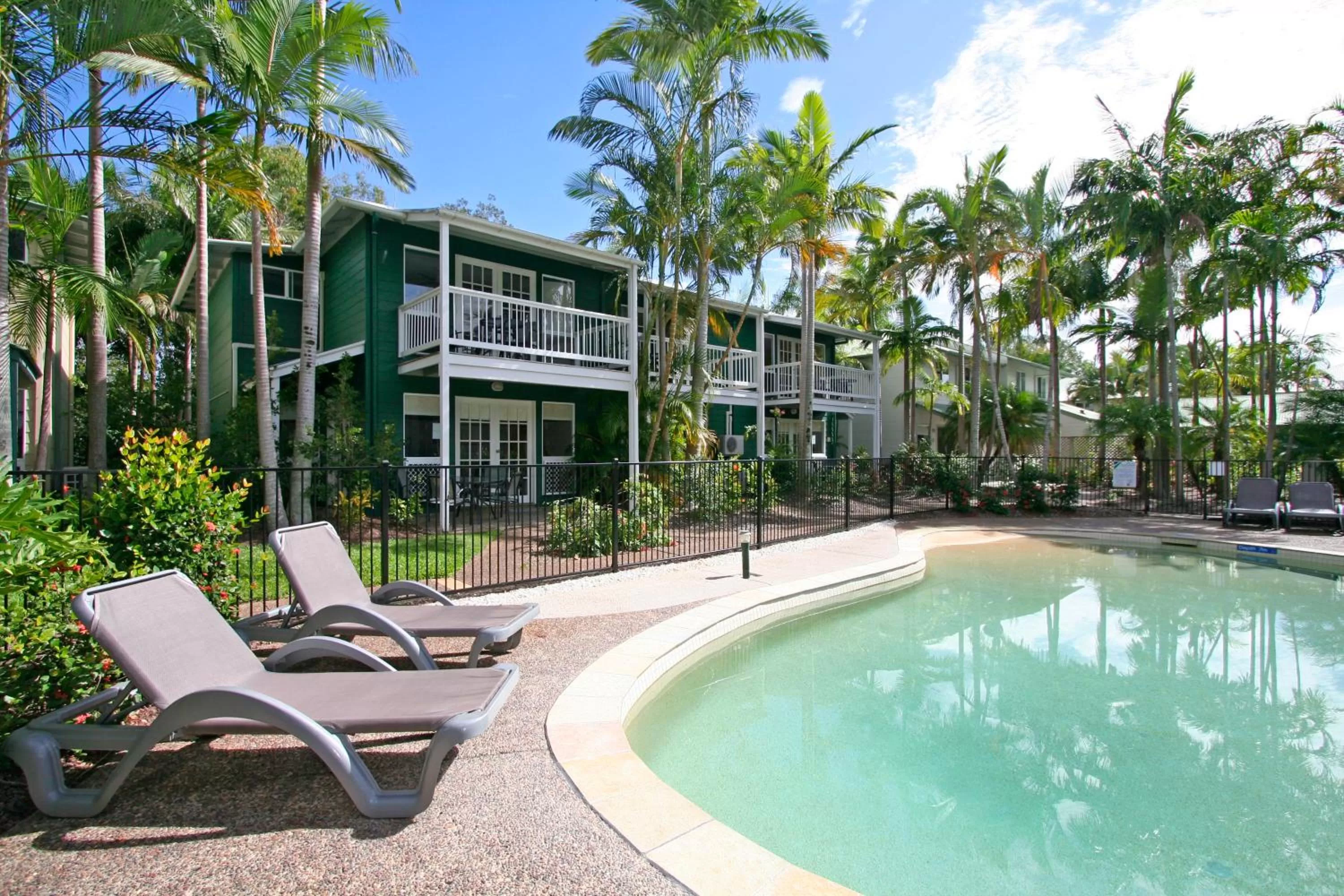 Property building in Coral Beach Noosa Resort
