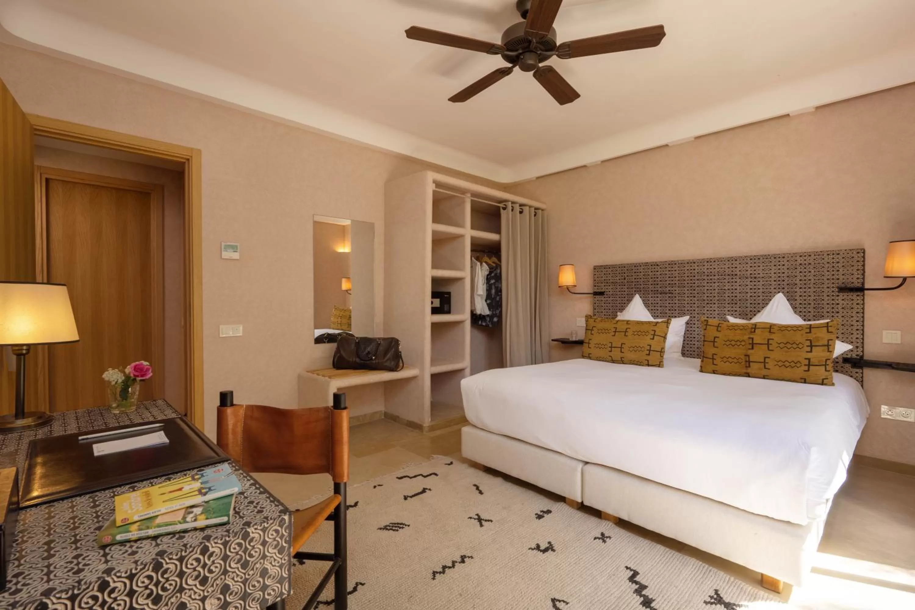 Photo of the whole room, Bed in Oasis lodges