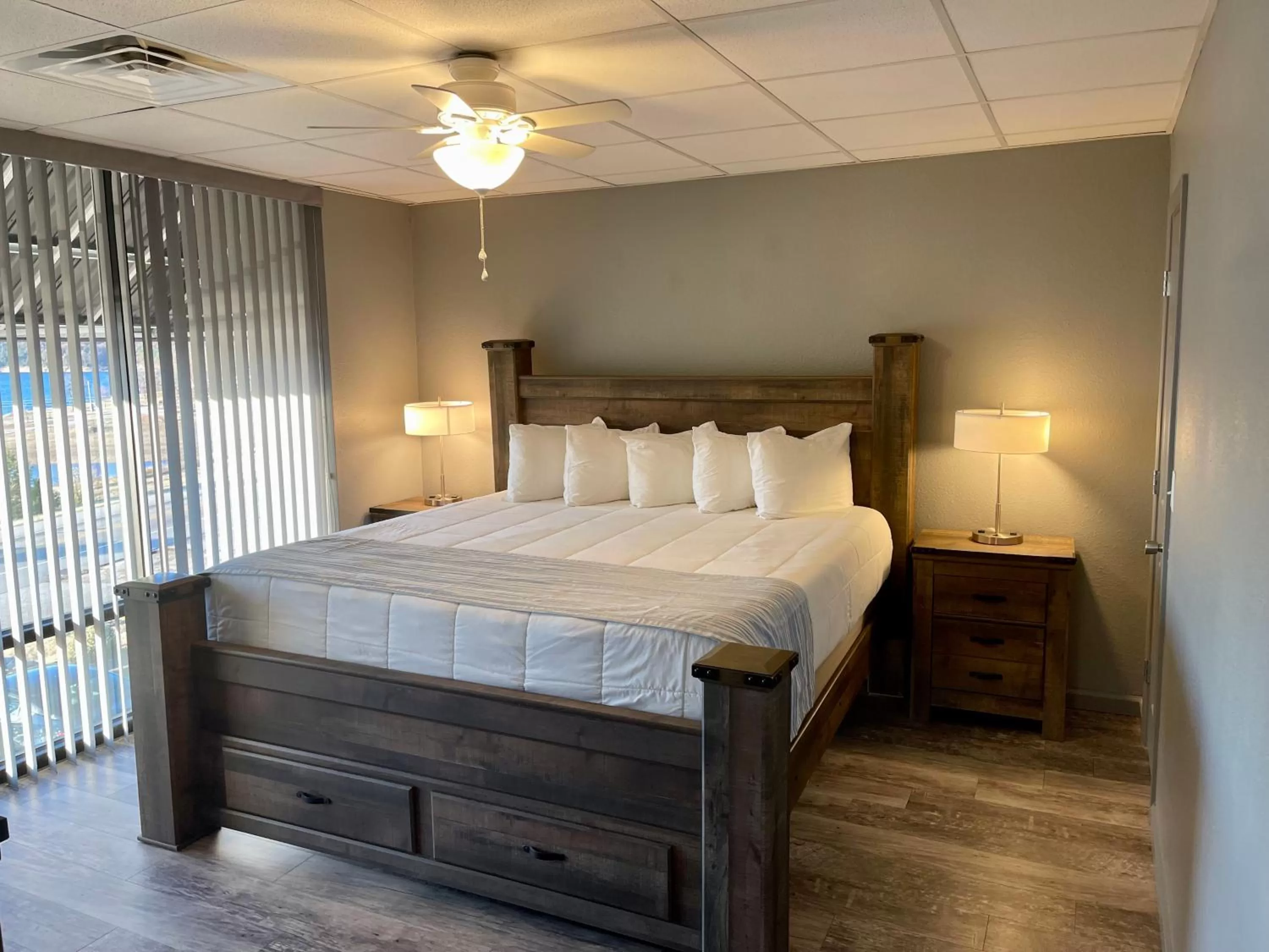Bedroom, Bed in Lake Norfork Resort