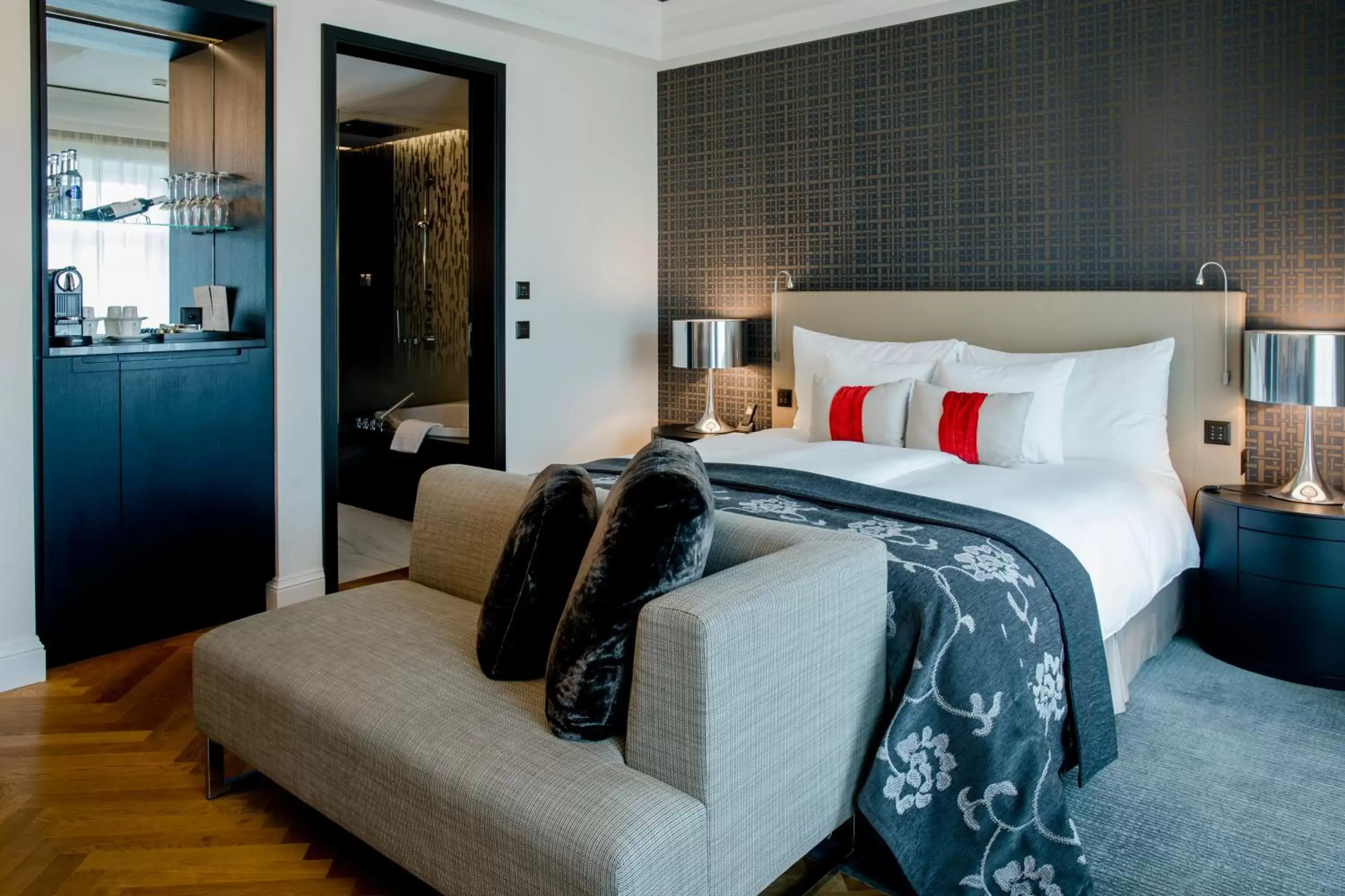 Family Three Bedroom in Hotel Schweizerhof Bern & Spa Family Three Bedroom in Hotel Schweizerhof Bern & Spa