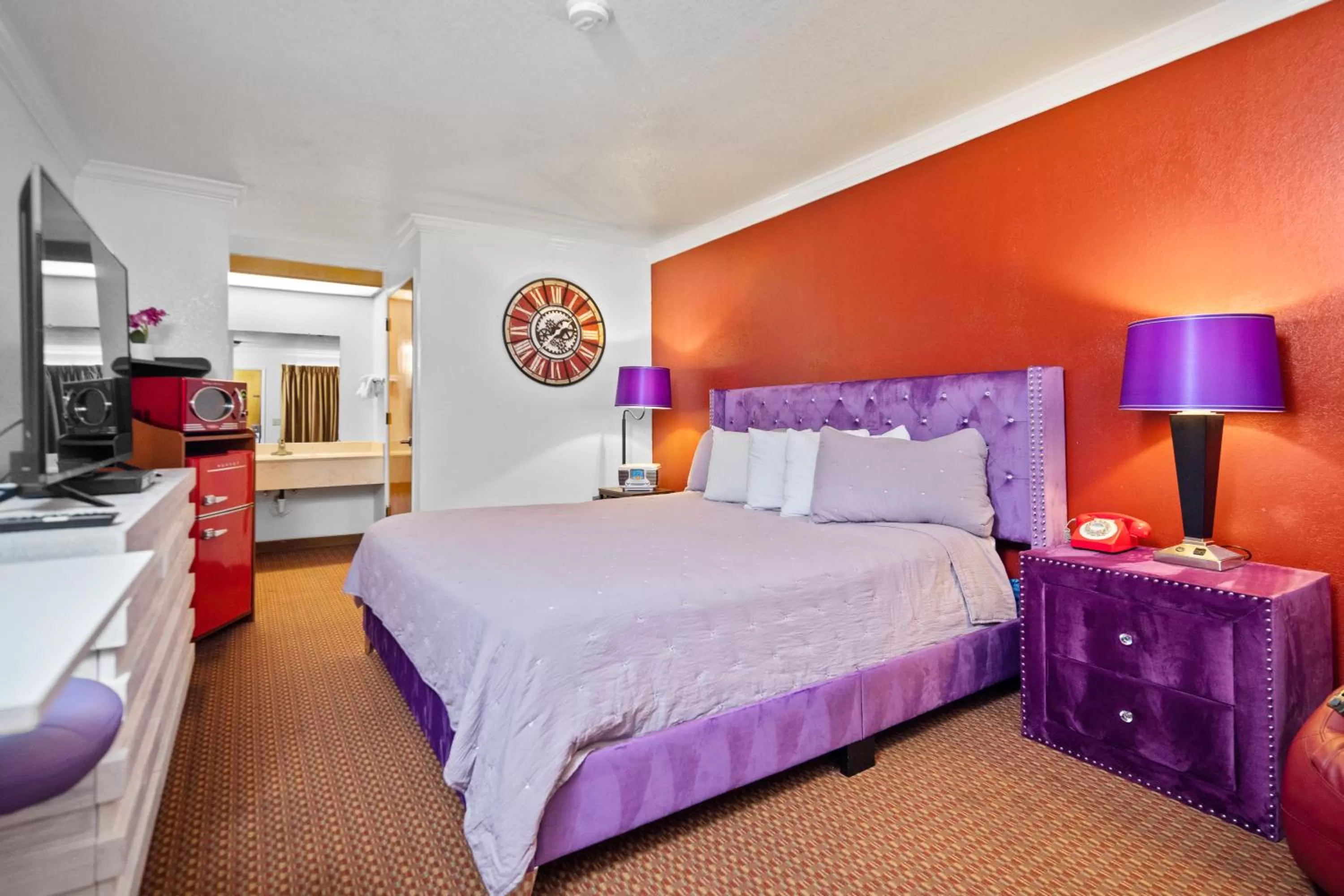 Photo of the whole room, Bed in Americana Inn Motel