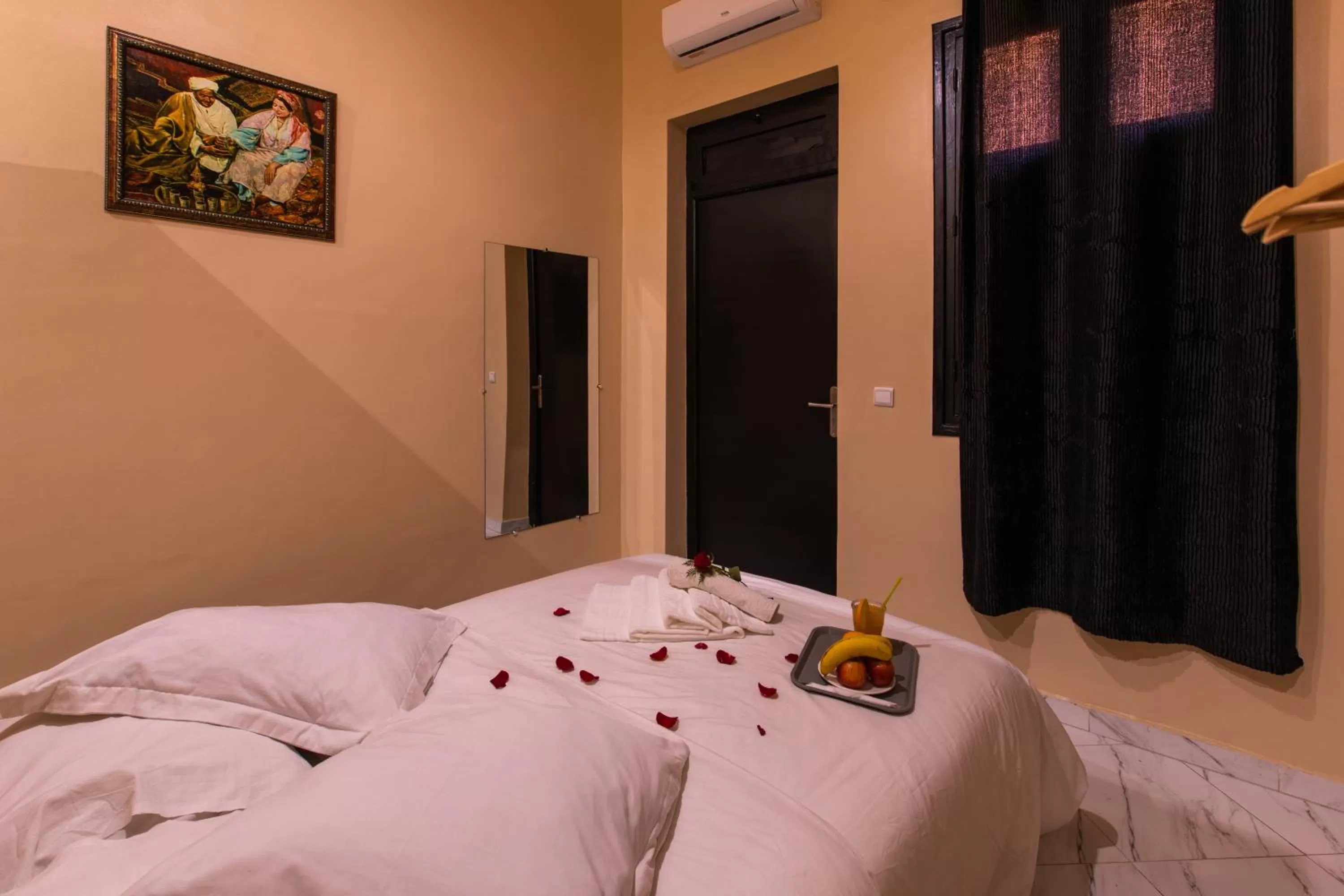 Bed in Hotel Toulousain