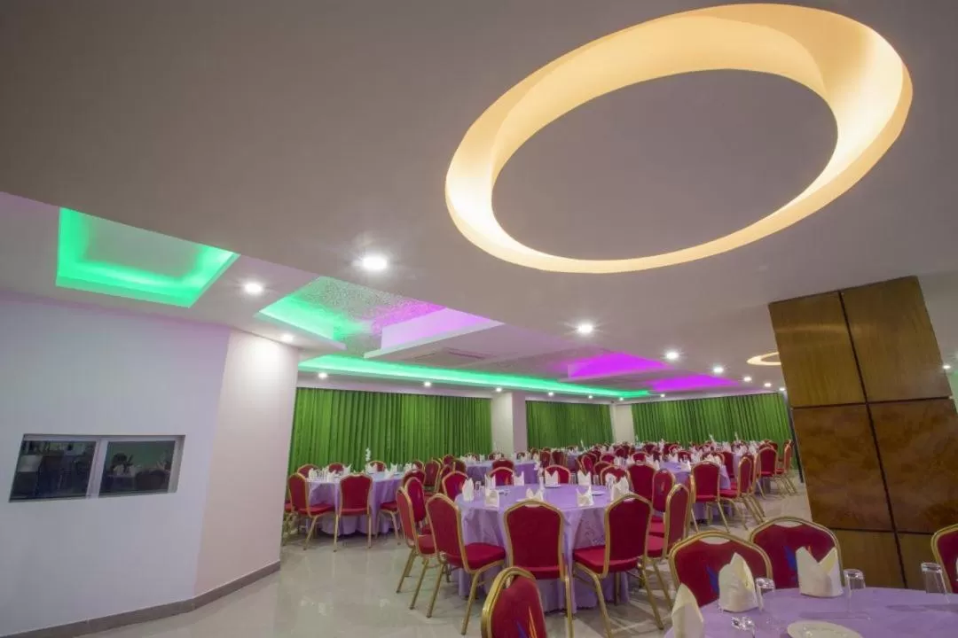 Restaurant/places to eat in Hotel Mira Garden