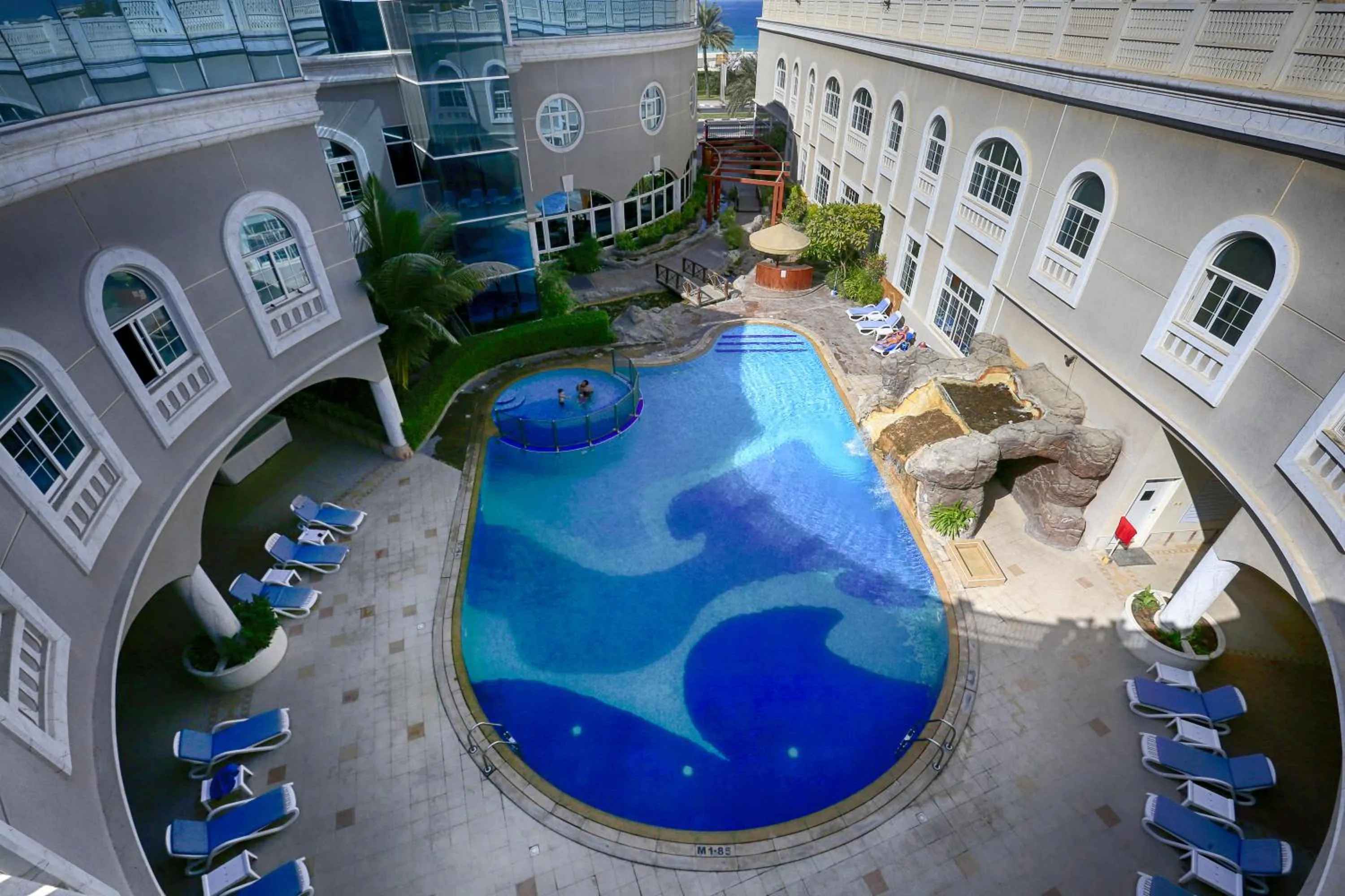 Swimming pool in Sharjah Premiere Hotel & Resort