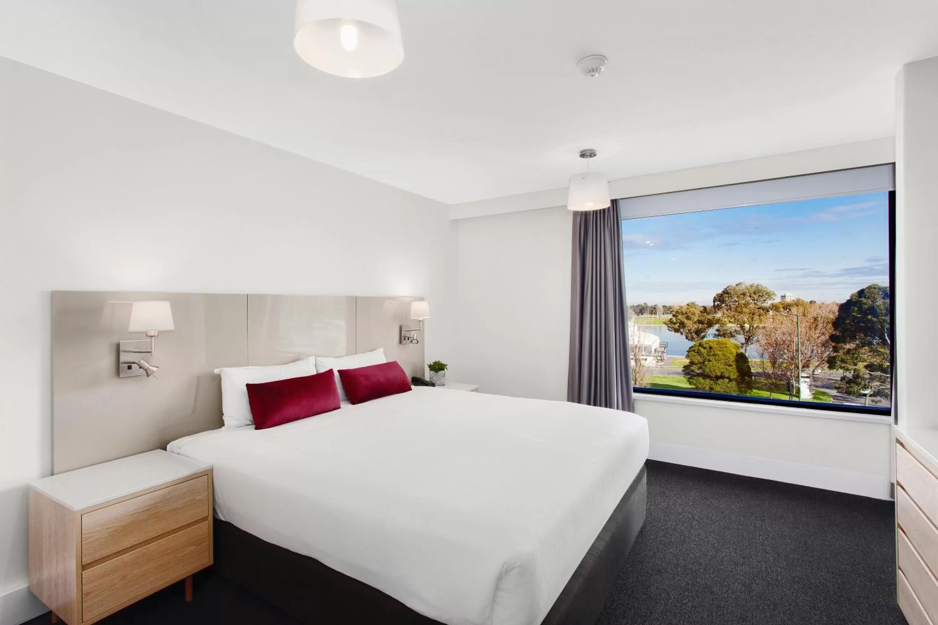 Photo of the whole room, Bed in Mercure Melbourne Albert Park