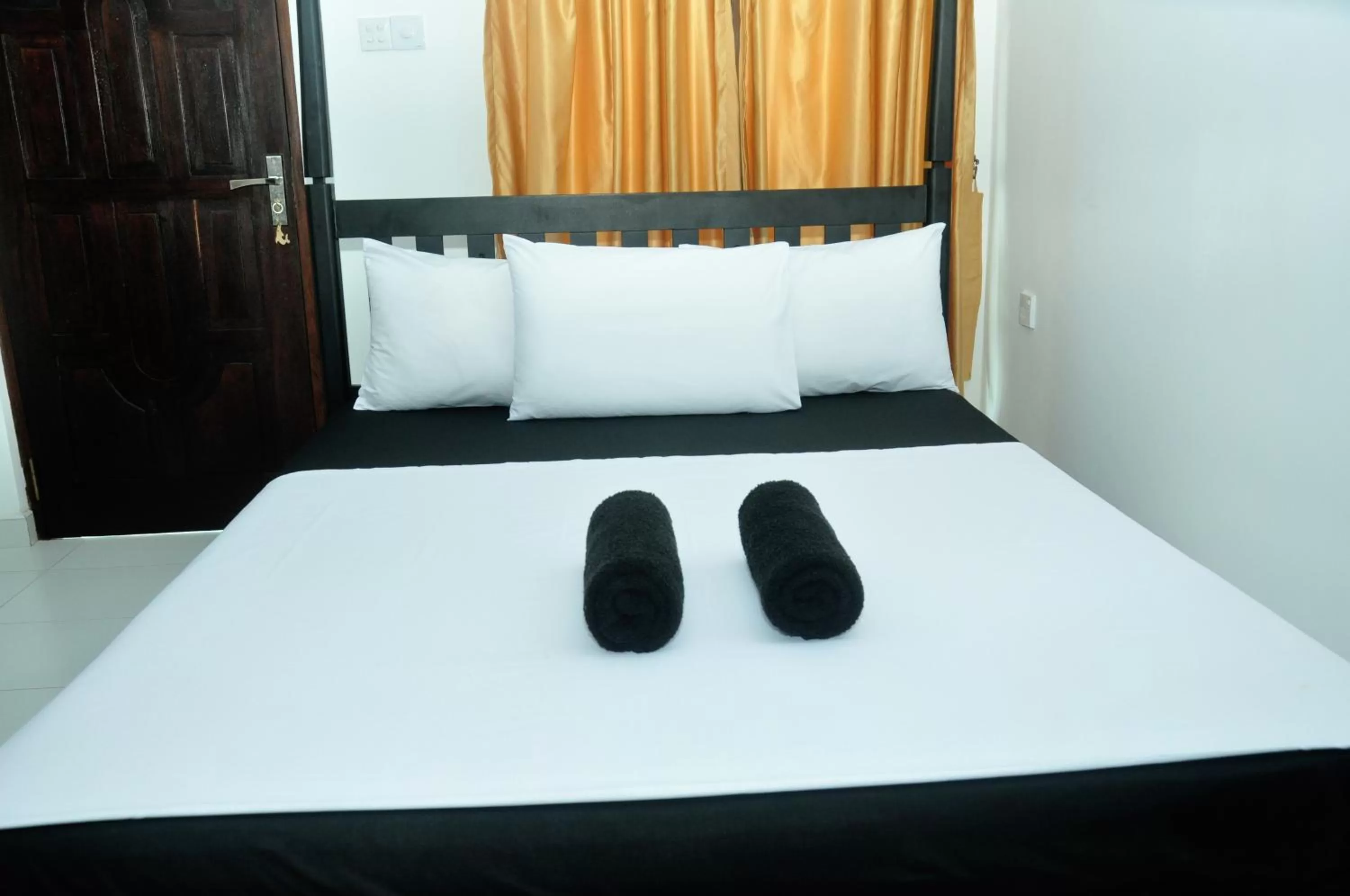 Bed in Bon Accord Mirissa