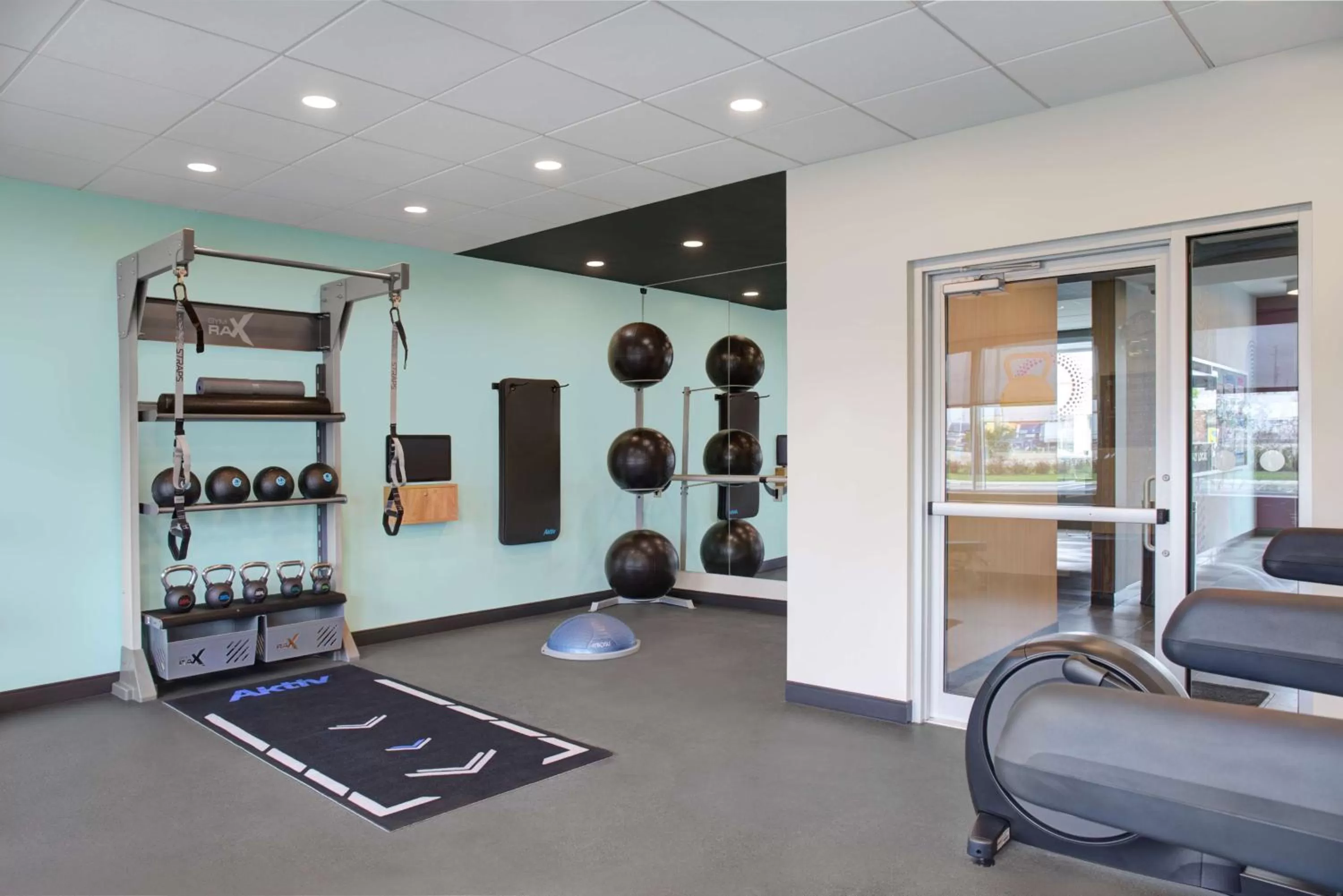 Fitness centre/facilities in Tru By Hilton Toronto Airport West