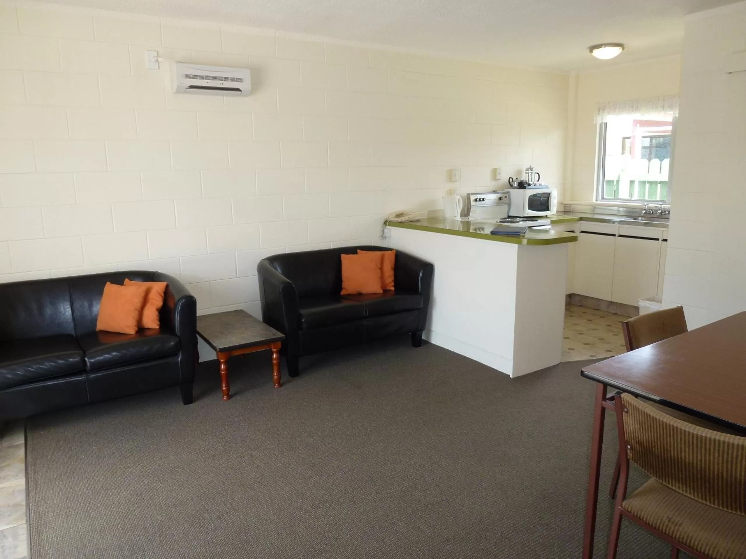 Photo of the whole room, Seating Area in Mana-Nui Motel