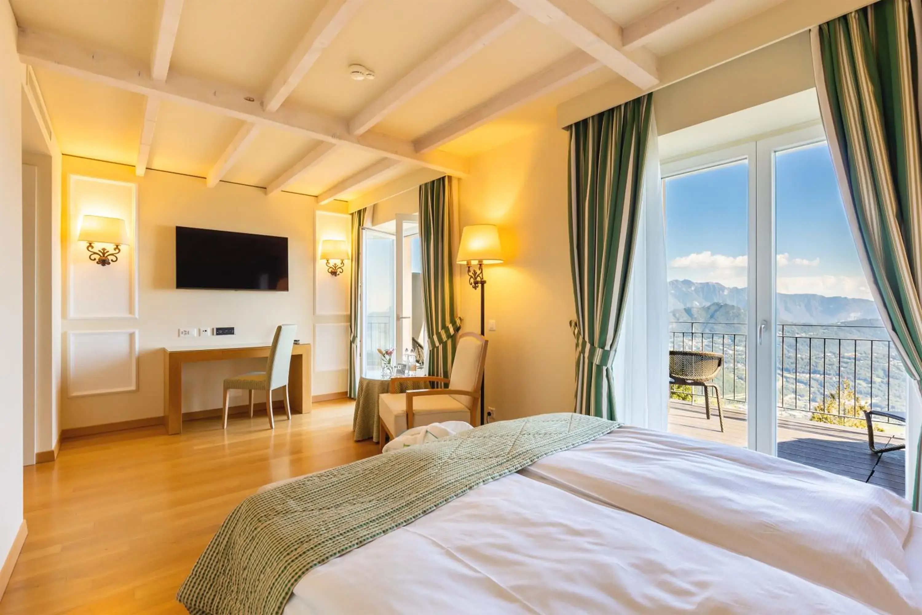 Exclusive Double Room with Lake View - single occupancy in Kurhaus Cademario Hotel & SPA - Adults Only Exclusive Double Room with Lake View - single occupancy in Kurhaus Cademario Hotel & SPA - Adults Only