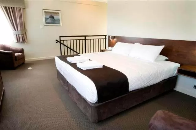 Bed in Mercure Bunbury Sanctuary Golf Resort