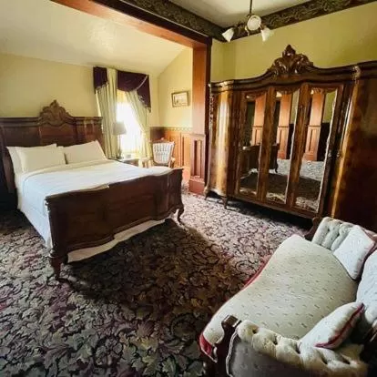 Bed in The Inn at 2nd & C