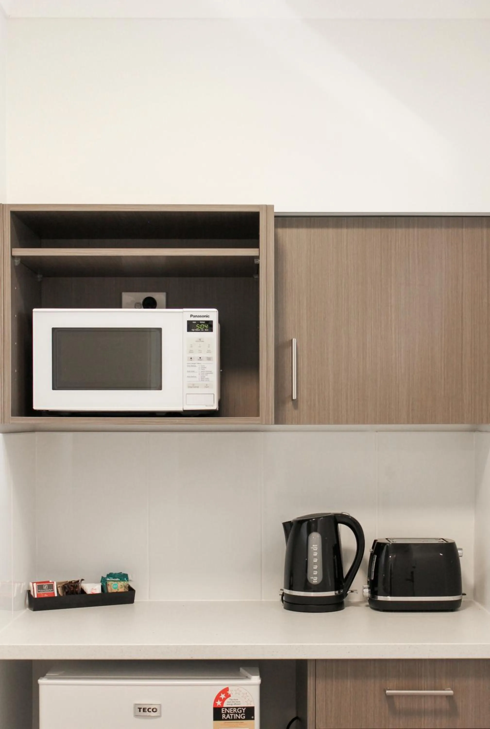 Kitchen or kitchenette in Aston Motel Yamba