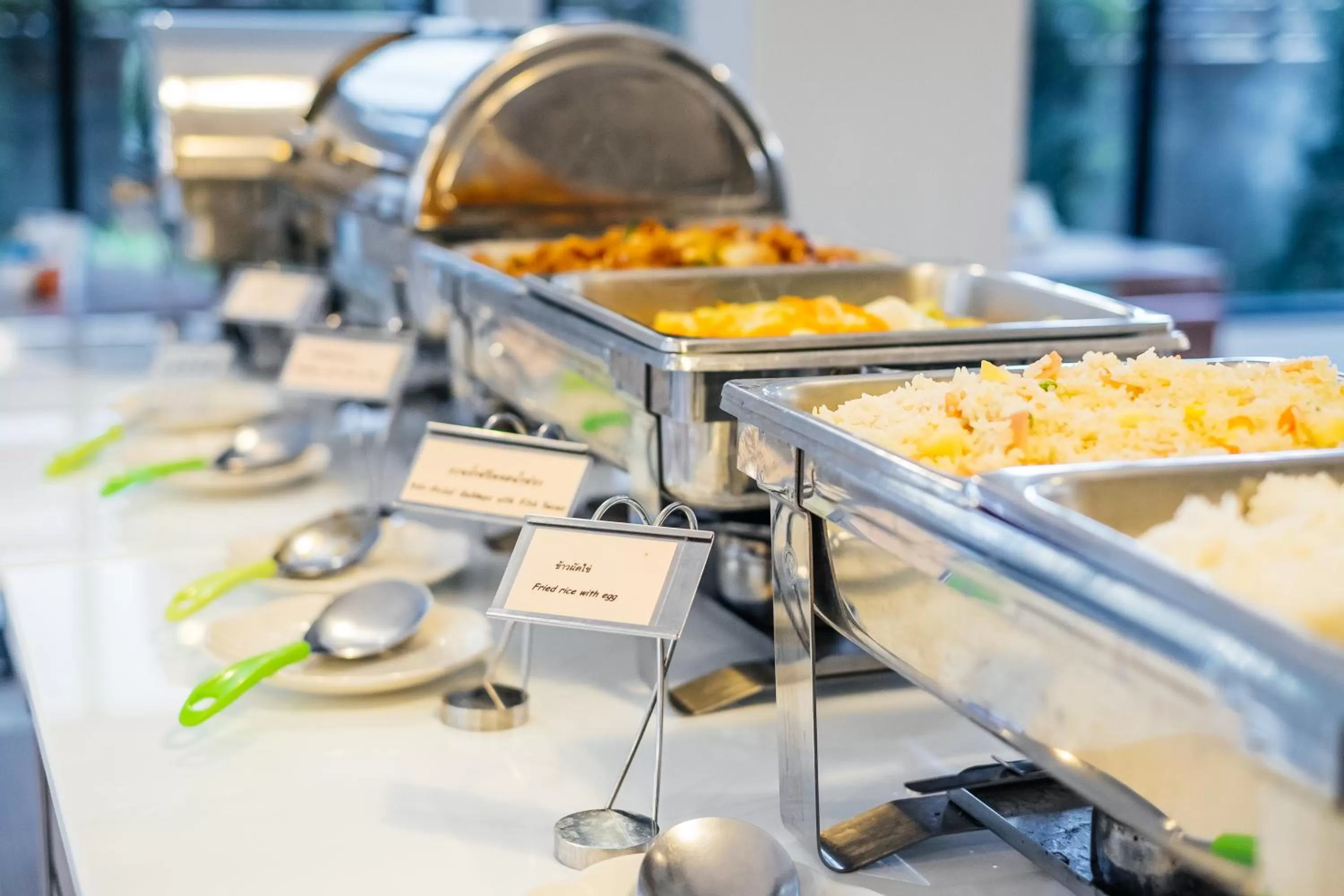 Restaurant/places to eat in De Hug Hotel & Residence