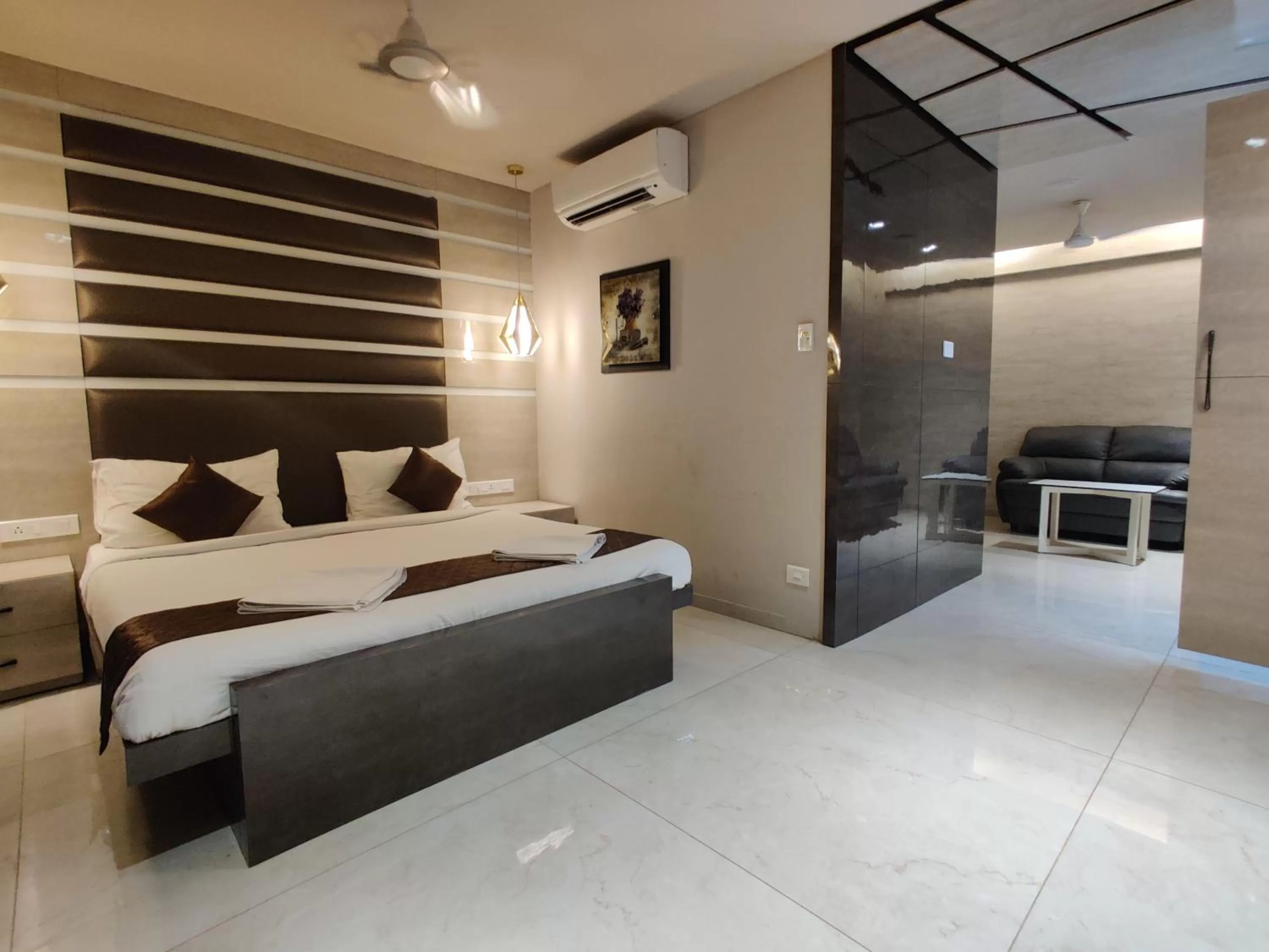 Queen Suite - single occupancy in PPH Living Neermala Residency