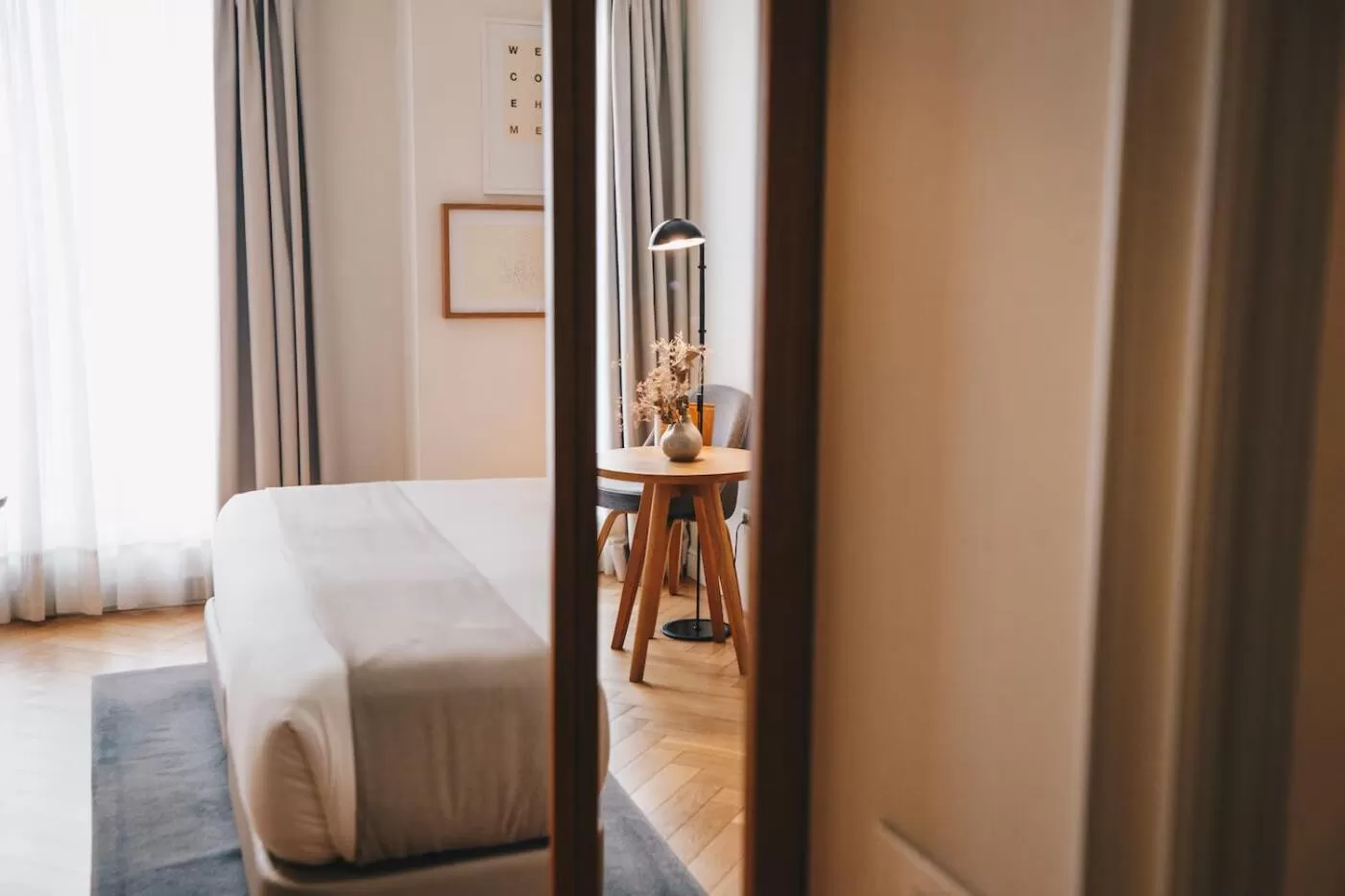 Seating area, Bed in Dear Hotel Madrid