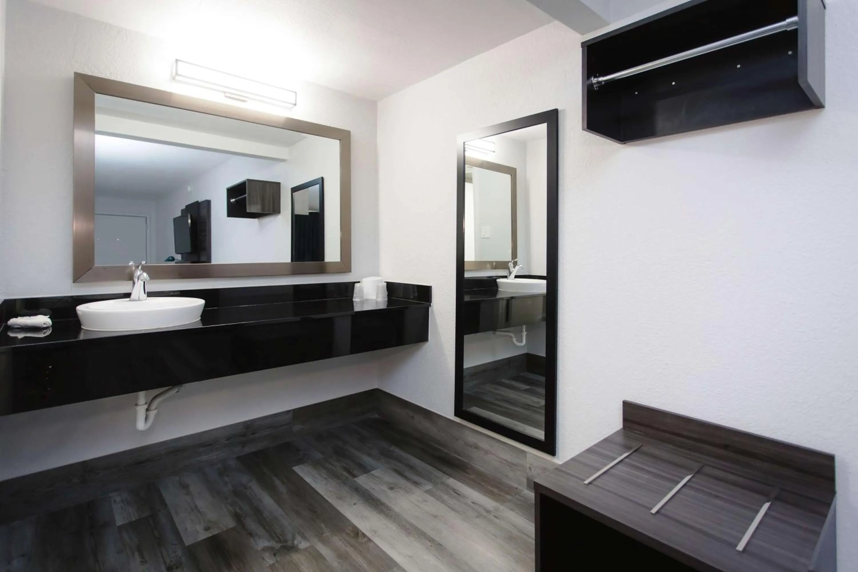 Bathroom in Motel 6 Houston, TX - Medical Center - NRG Stadium