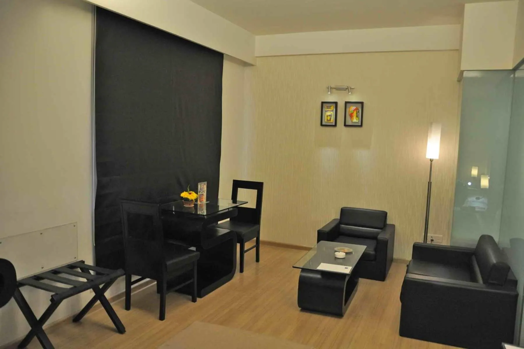 Photo of the whole room in Comfort Inn Sunset