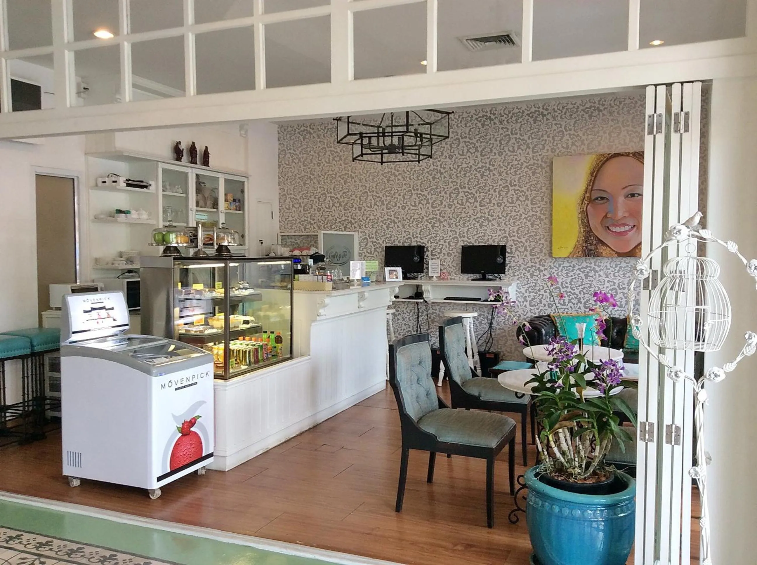 Restaurant/places to eat in Casa Blanca Boutique Hotel - SHA Plus