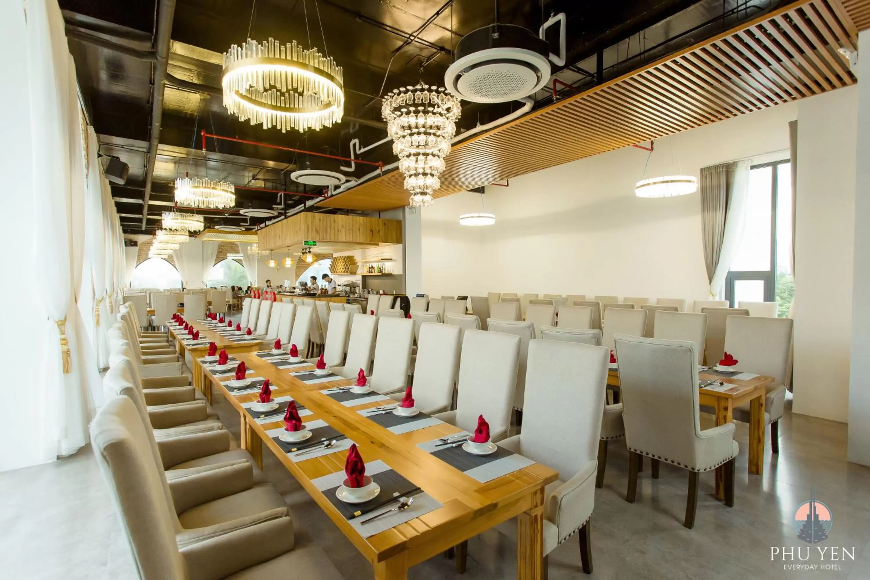 Restaurant/places to eat in PHÚ YÊN EVERYDAY HOTEL