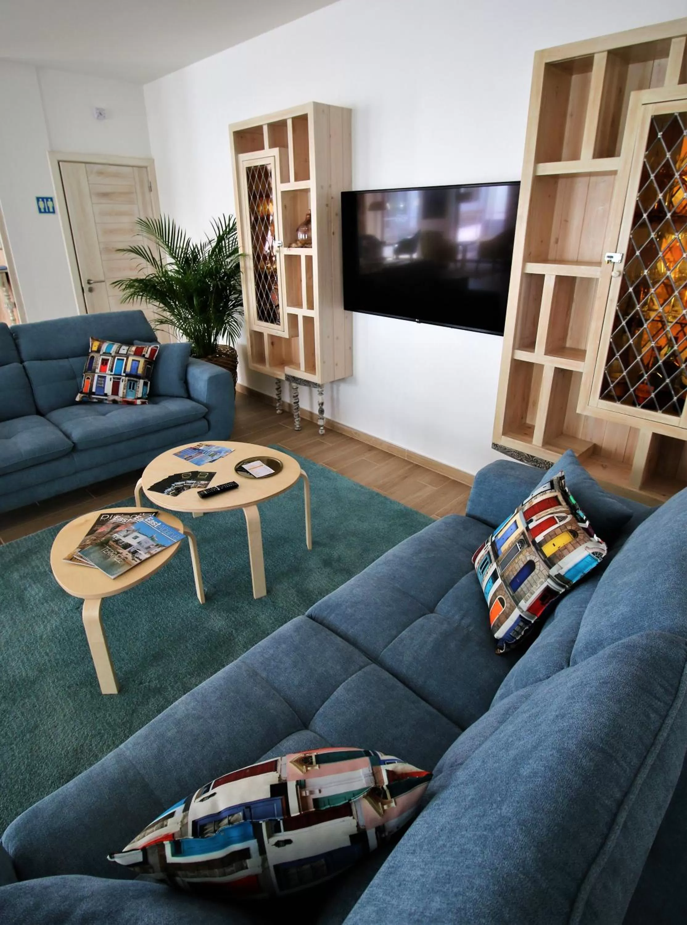 Communal lounge/ TV room in Authentic Tavira Hotel