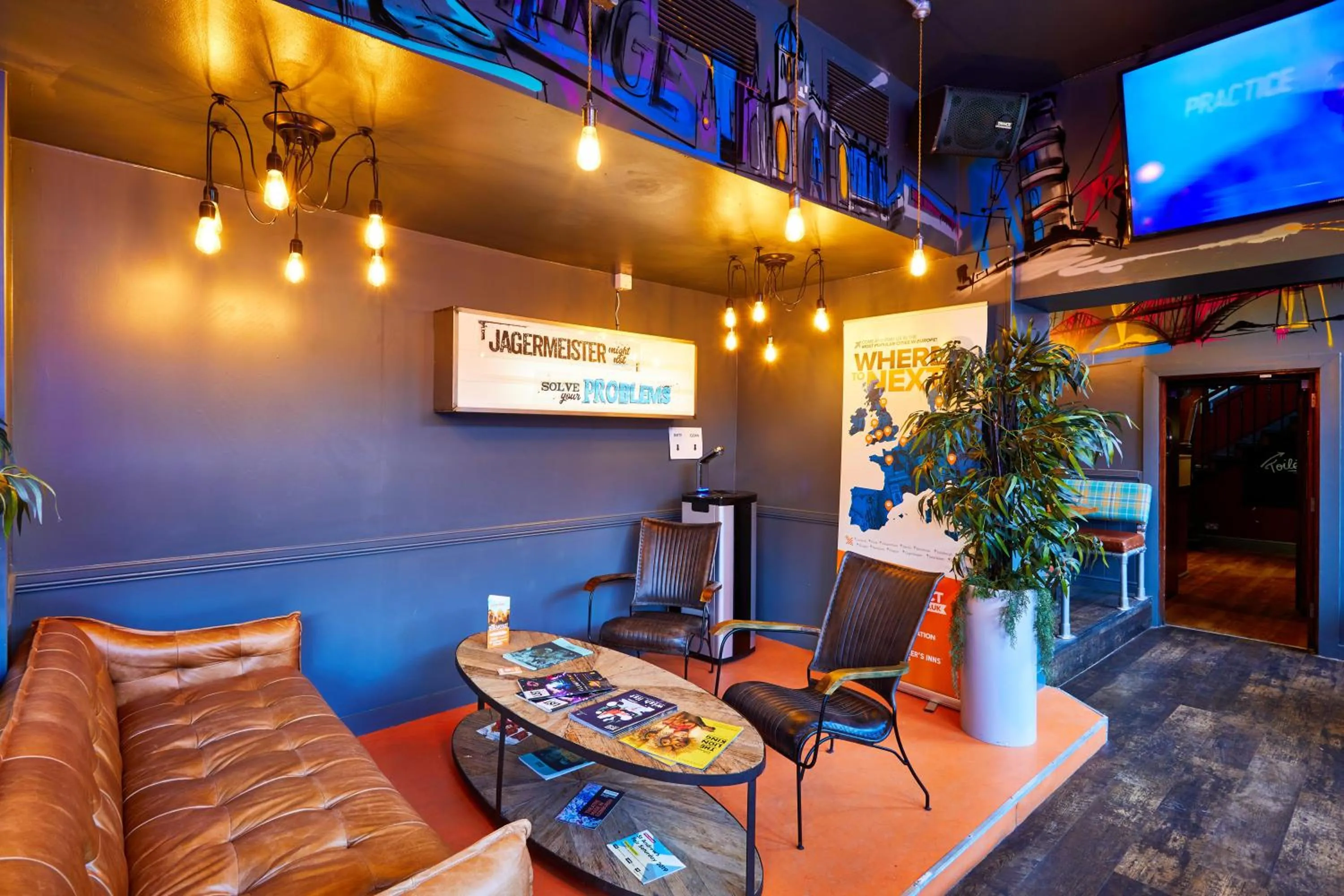 Living room in St Christopher's Inn Edinburgh - Original