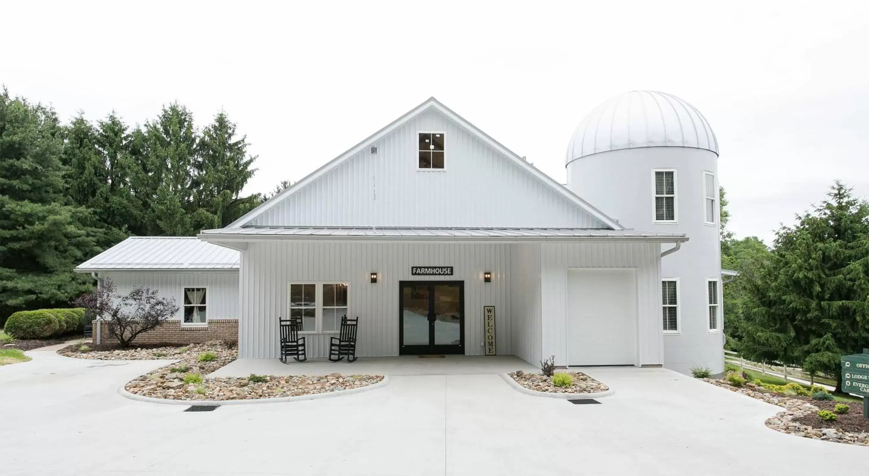 Property Building in Farmhouse Suites by Amish Country Lodging Property Building in Farmhouse Suites by Amish Country Lodging
