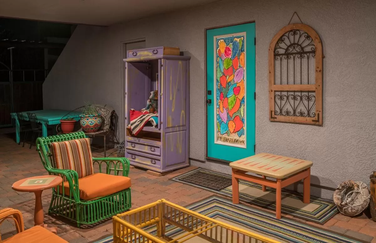 Private King - single occupancy in Cozy Cactus Inn