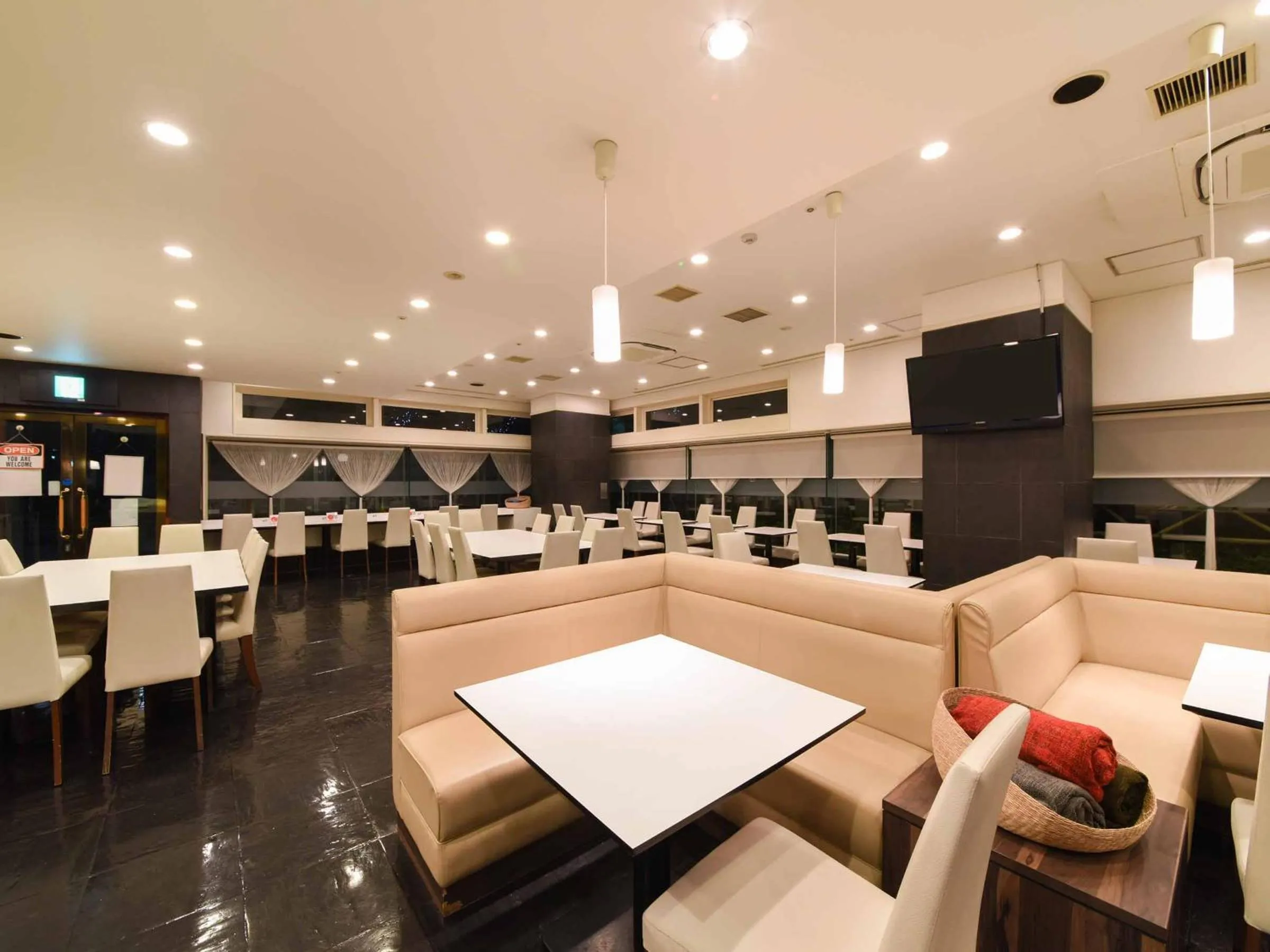 Lounge or bar in Kobe Sannomiya Union Hotel