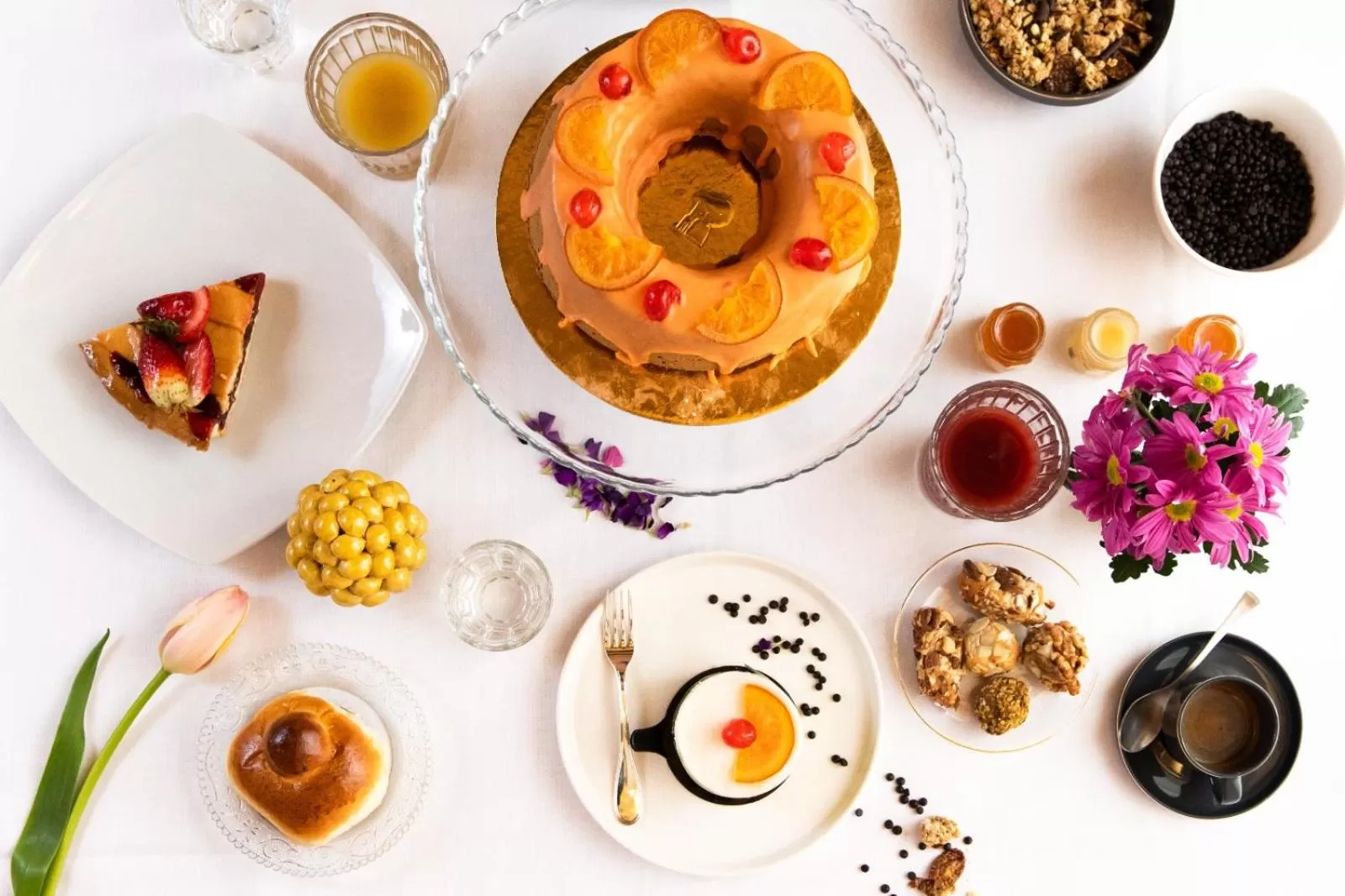 Breakfast in Moncada Suites & Apartments