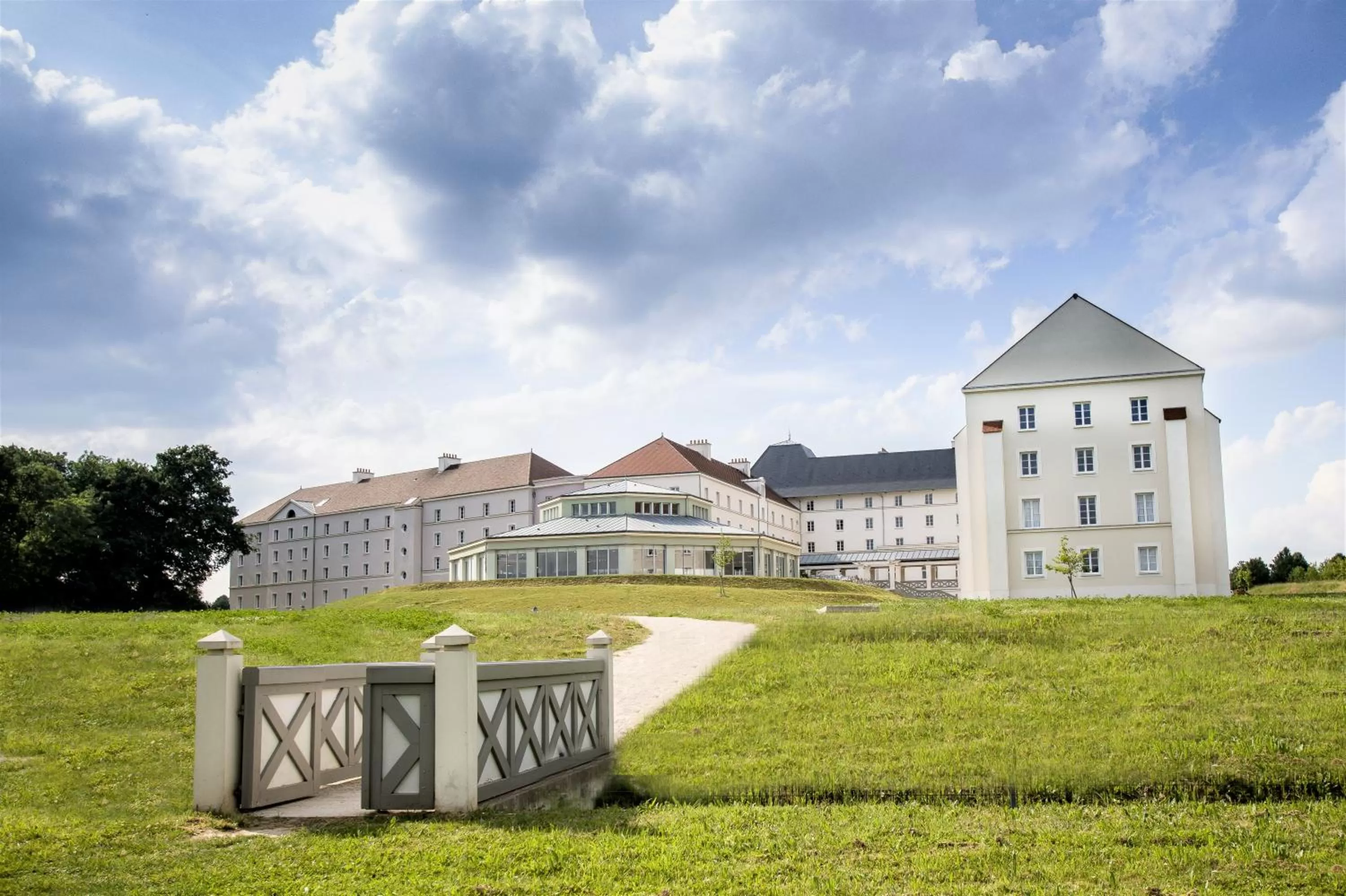 Facade/entrance in B&B HOTEL près de Disneyland Paris