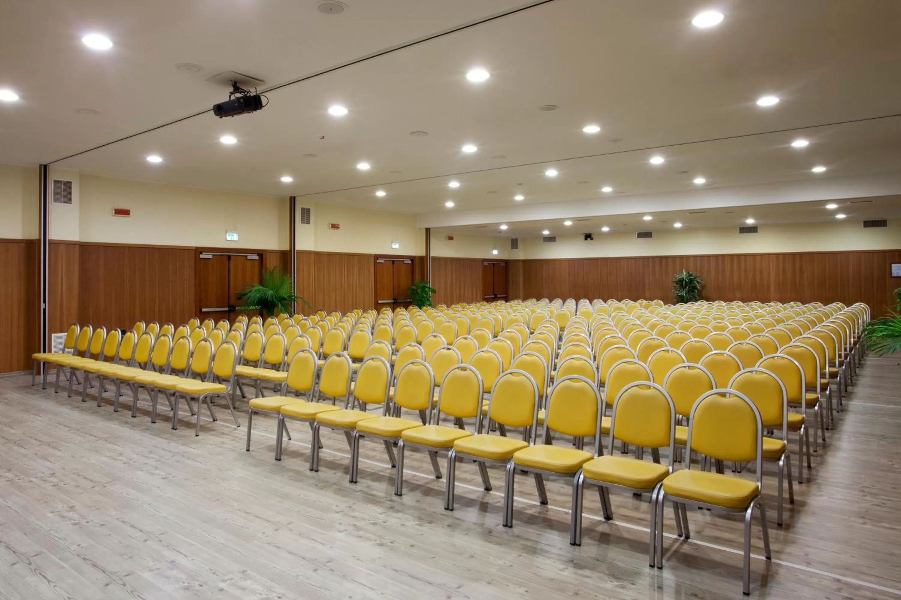 Meeting/conference room in Holiday Inn Cagliari by IHG
