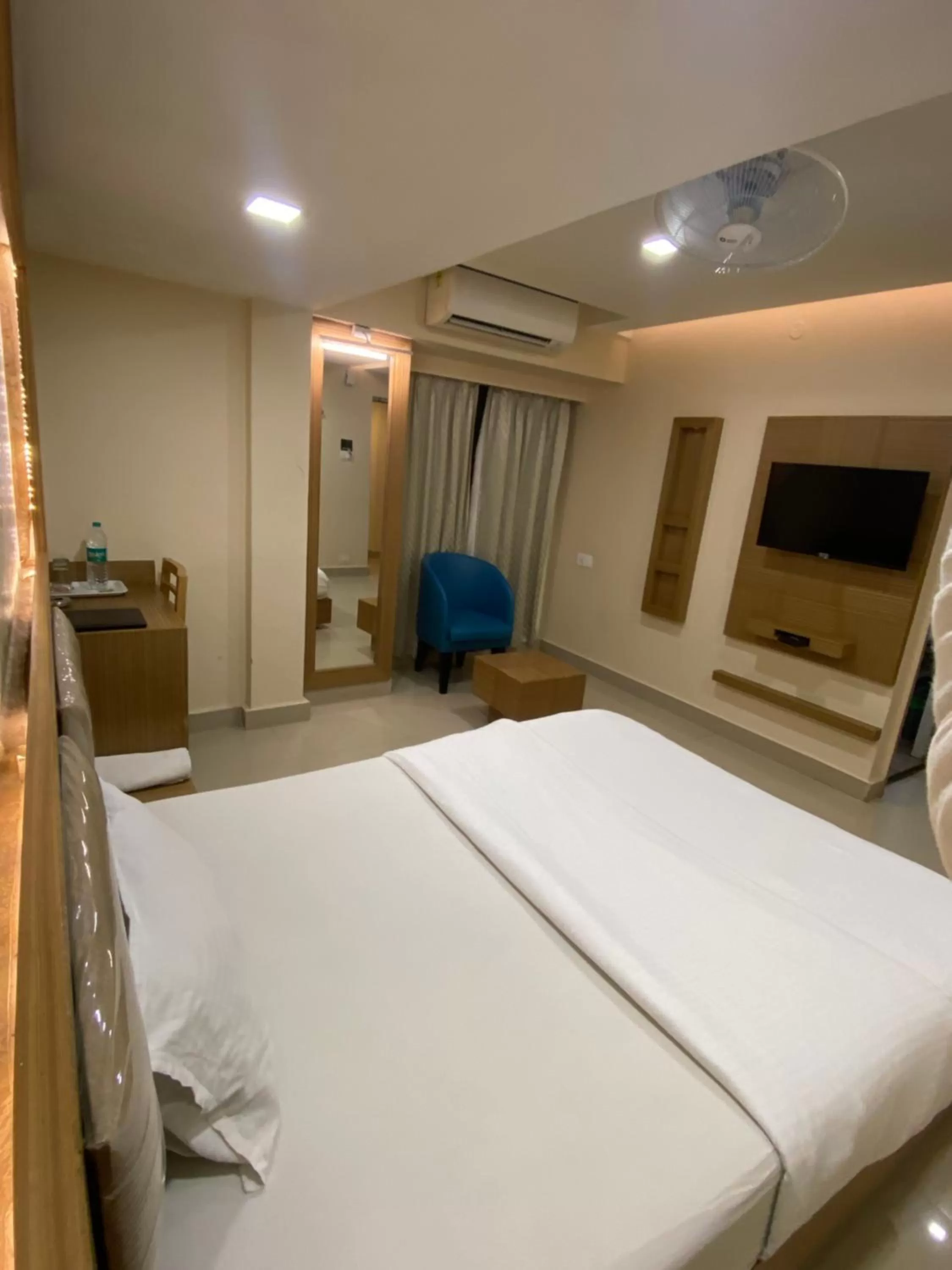 Bed in Greens Suite - Business Class Hotel - Opposite Ripon Building