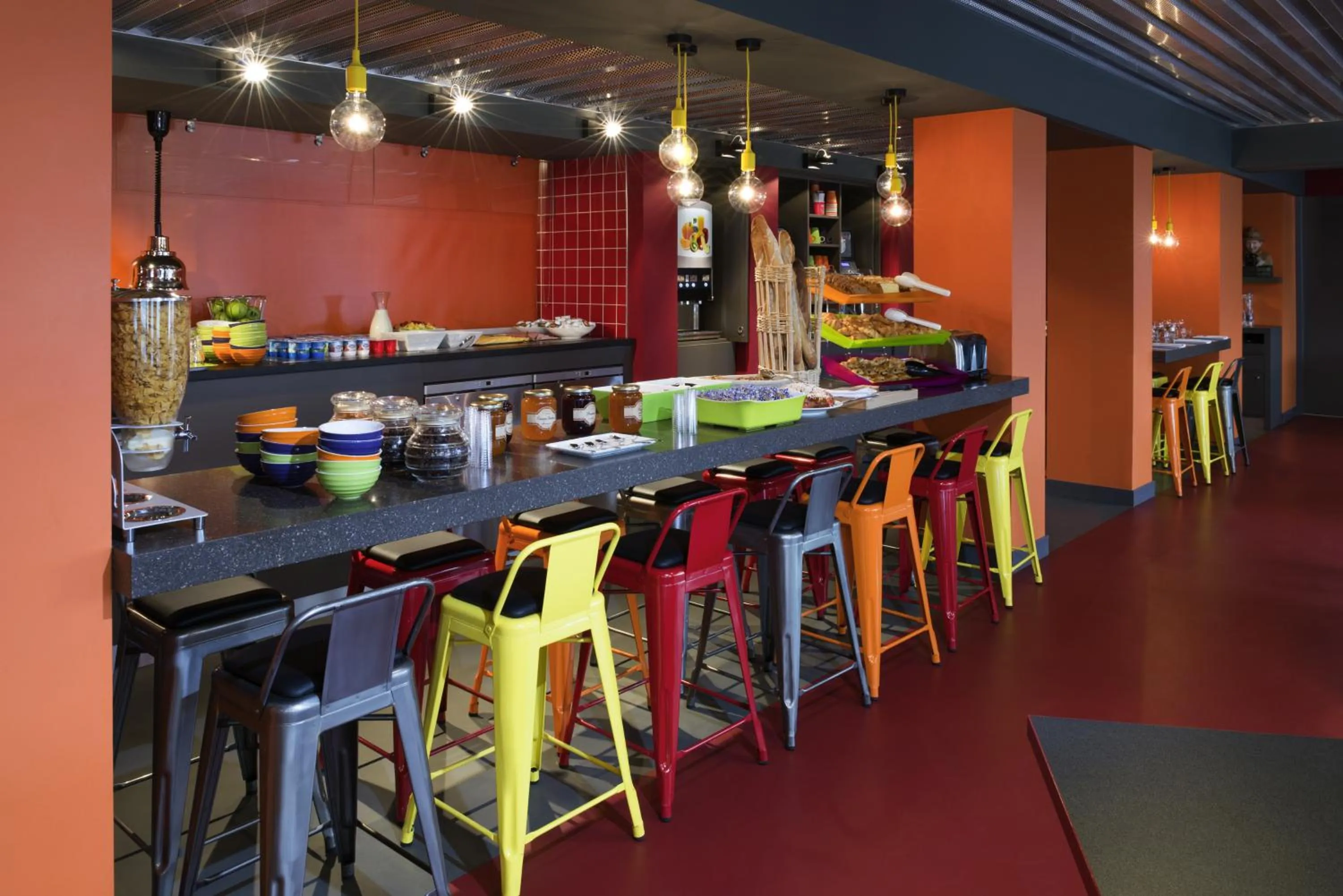 Restaurant/places to eat in ibis Styles Lyon Centre Confluence