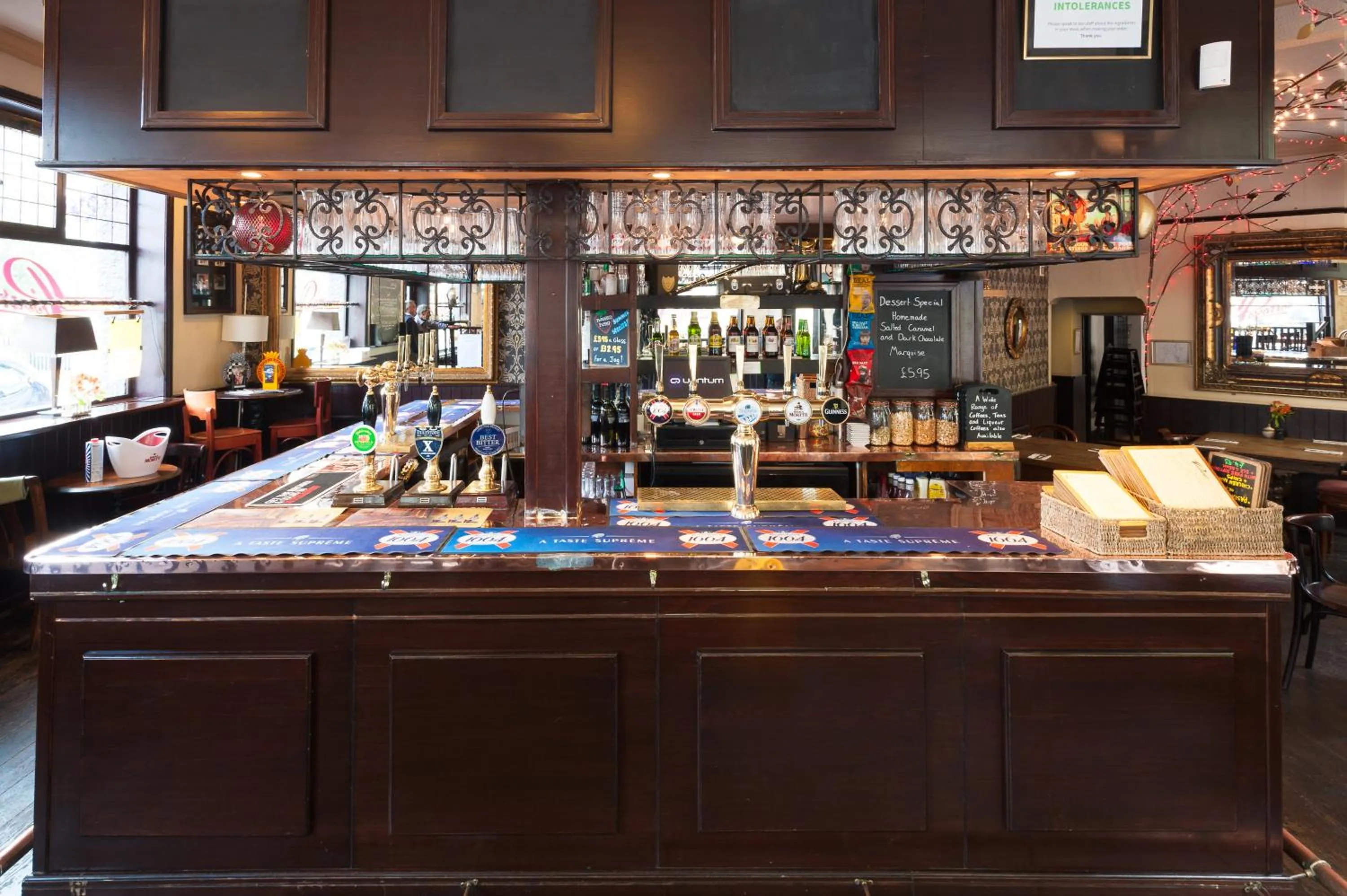 Restaurant/places to eat in Town House Rooms