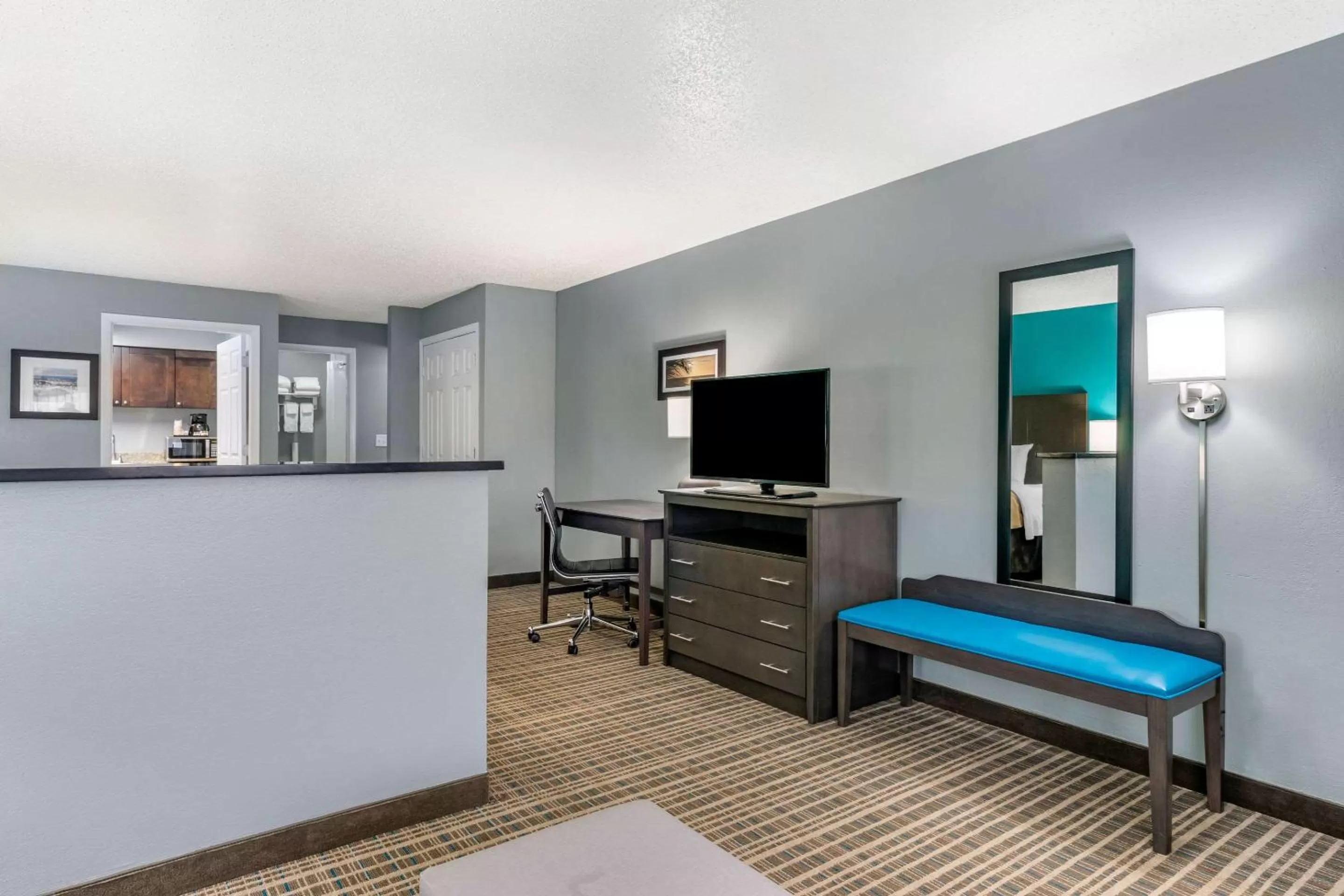 Photo of the whole room in Comfort Inn Sun City Center - Ruskin - Tampa South