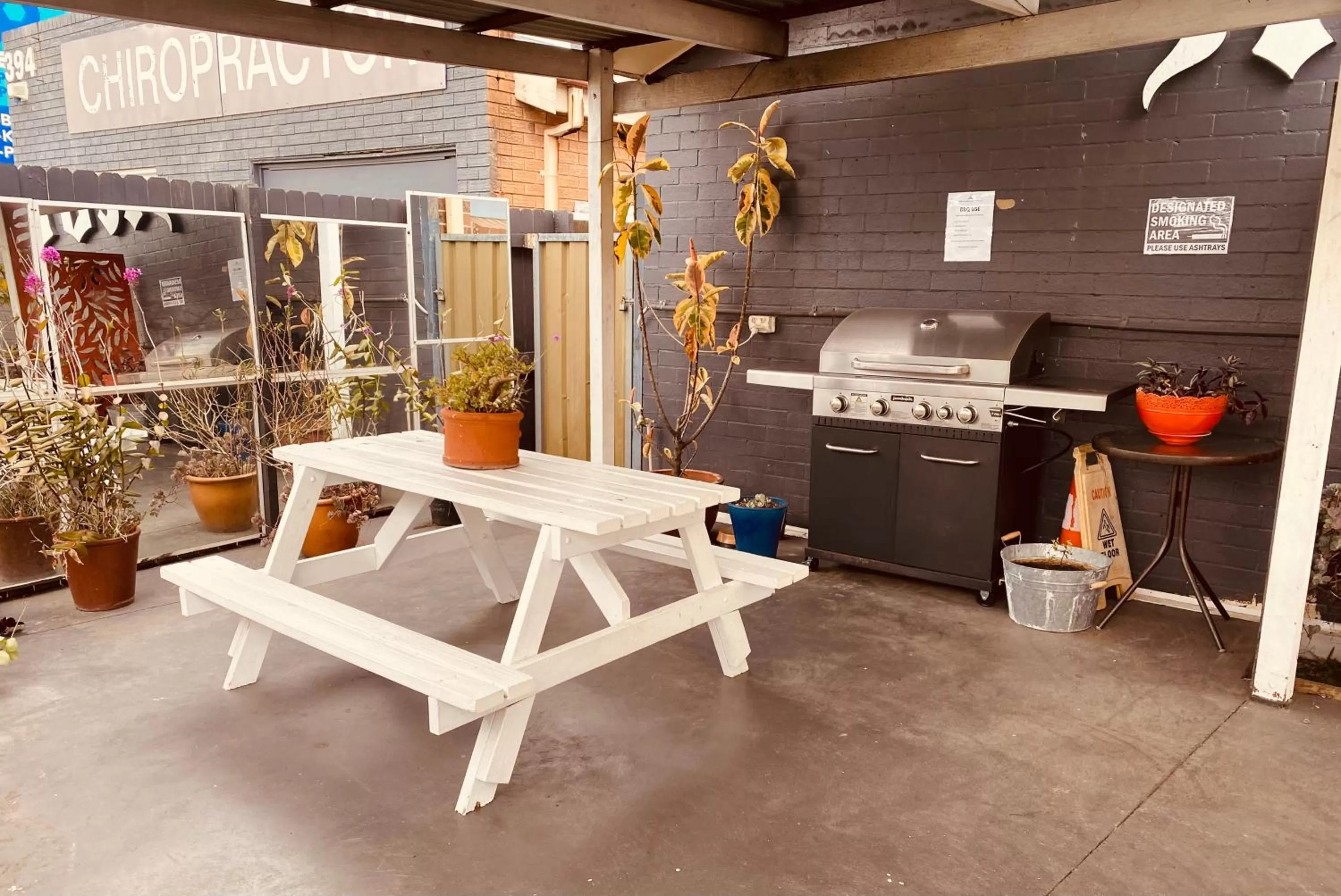 BBQ facilities in Buccaneer Motel