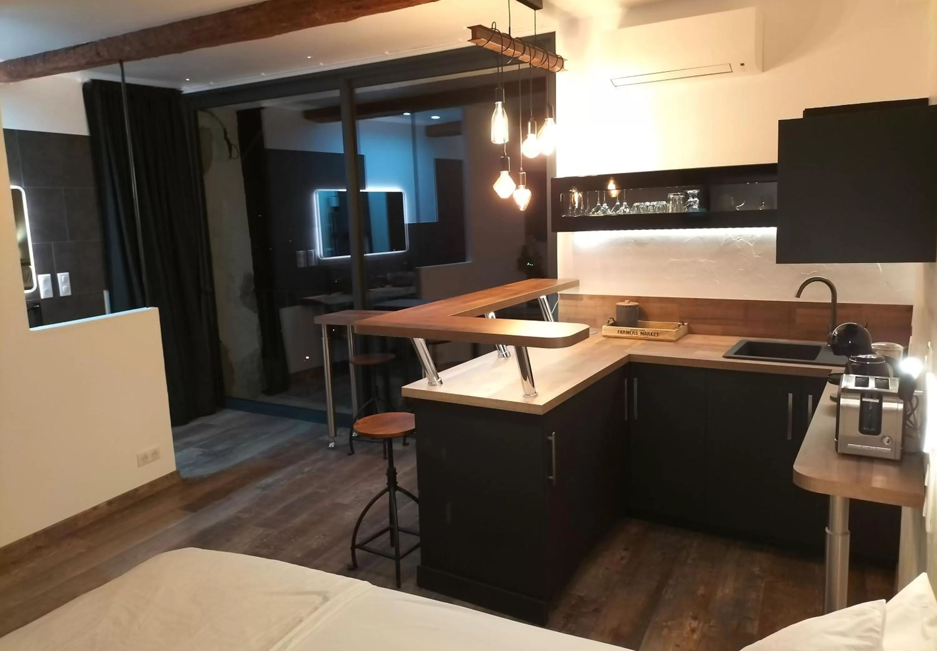 Night, Kitchen/Kitchenette in L'essens